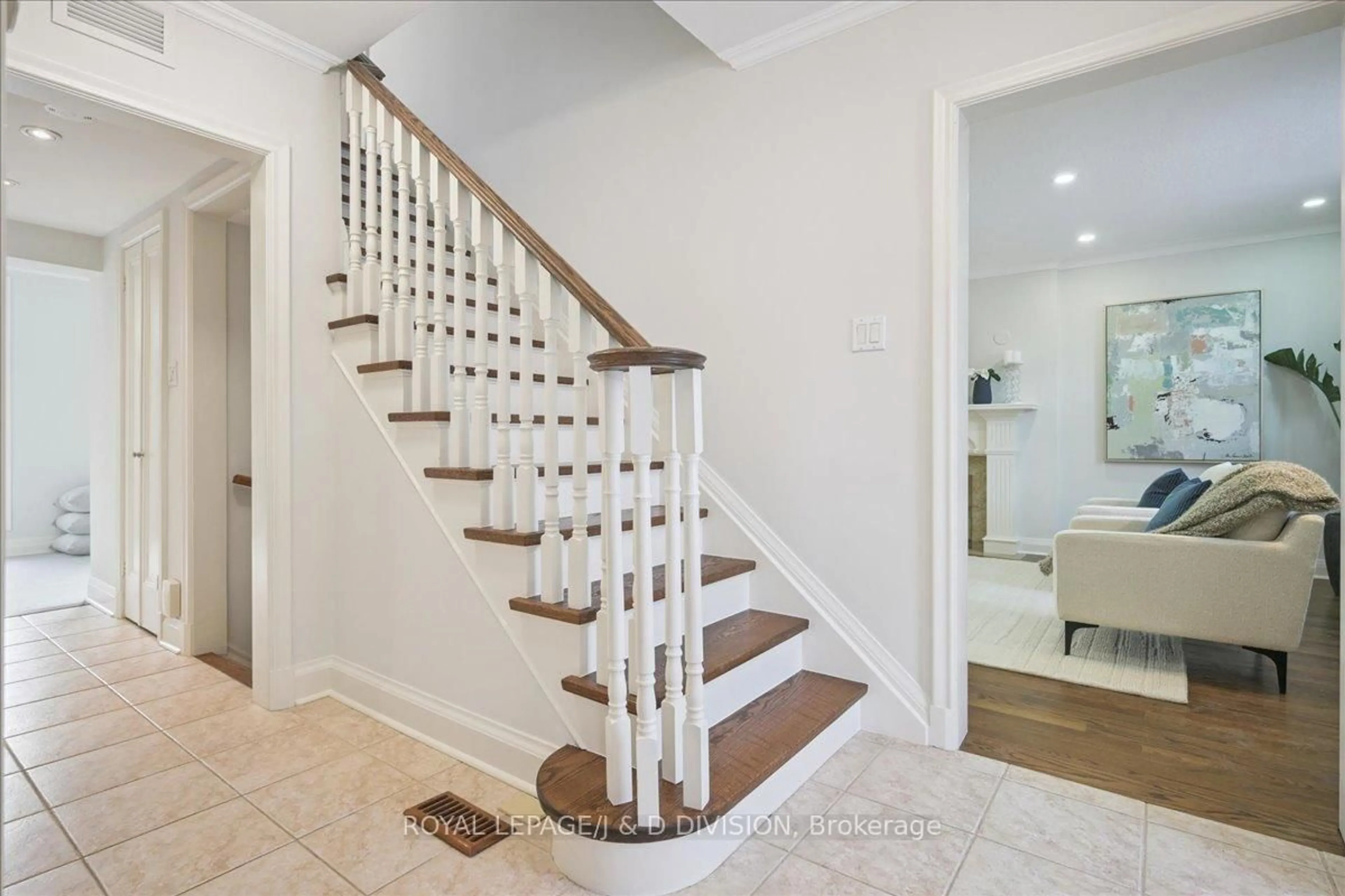 Stairs for 65 Chatsworth Dr, Toronto Ontario M4R 1R6