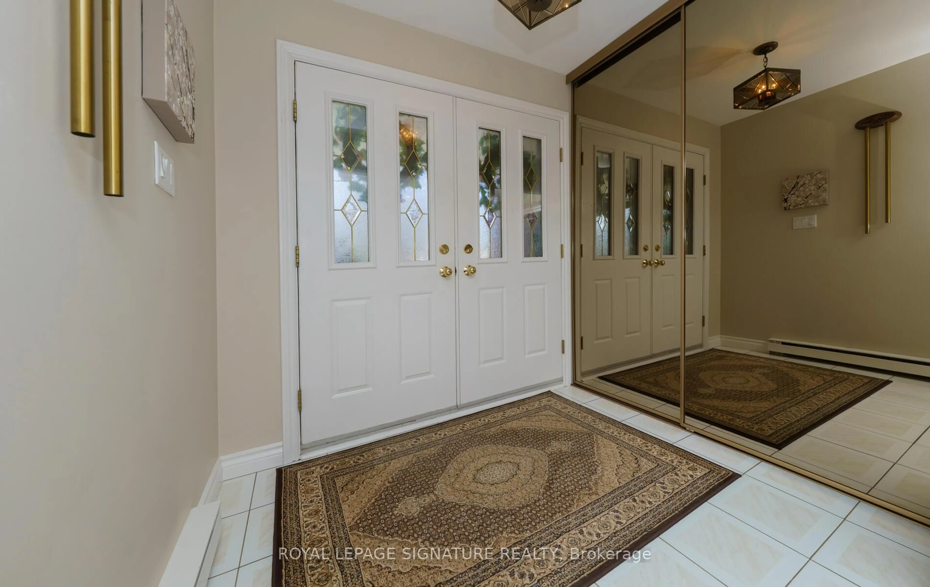 Indoor entryway for 61 Barrydale Cres, Toronto Ontario M3B 3E3