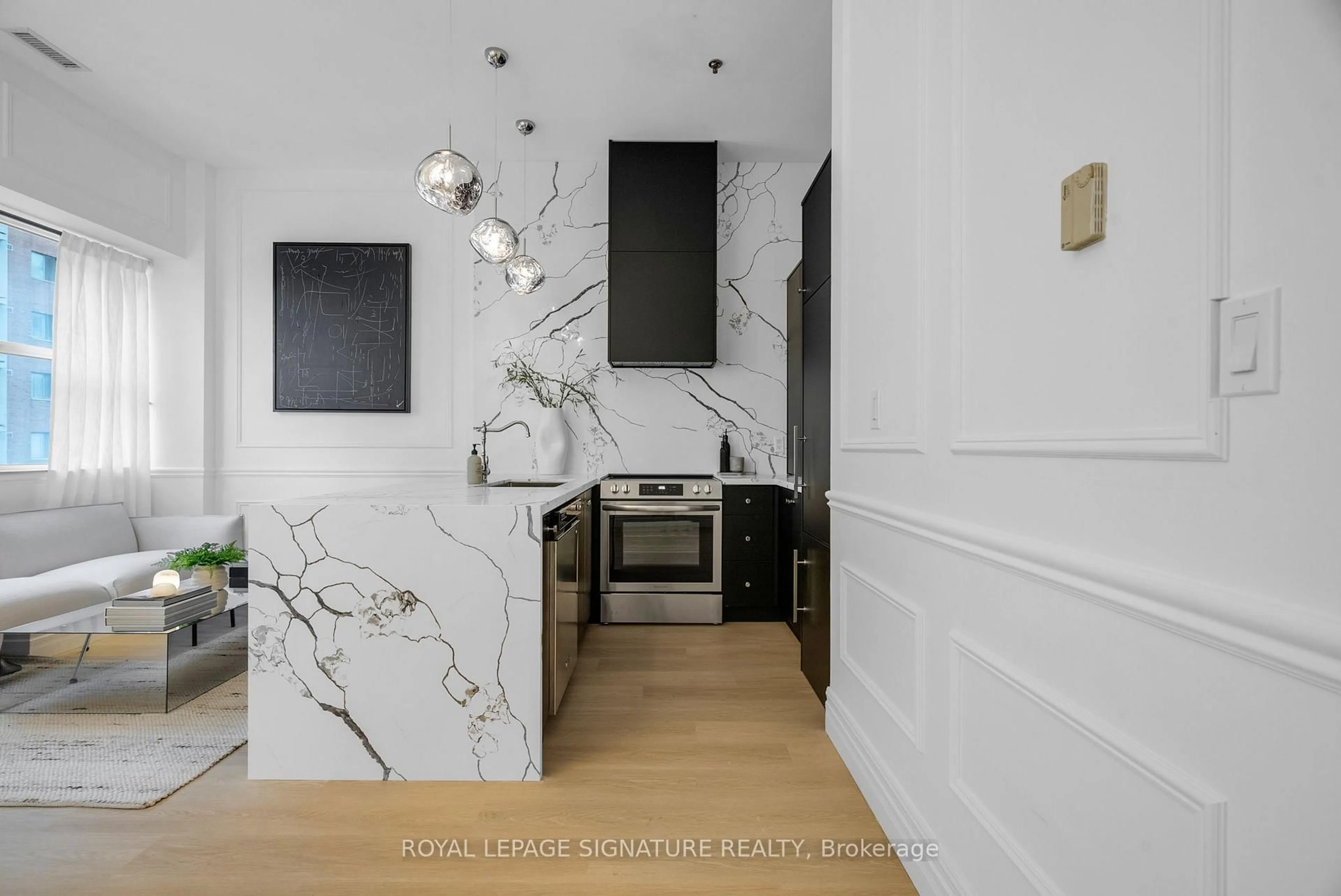 Contemporary kitchen, ceramic/tile floor for 700 King St #403, Toronto Ontario M5V 2Y6