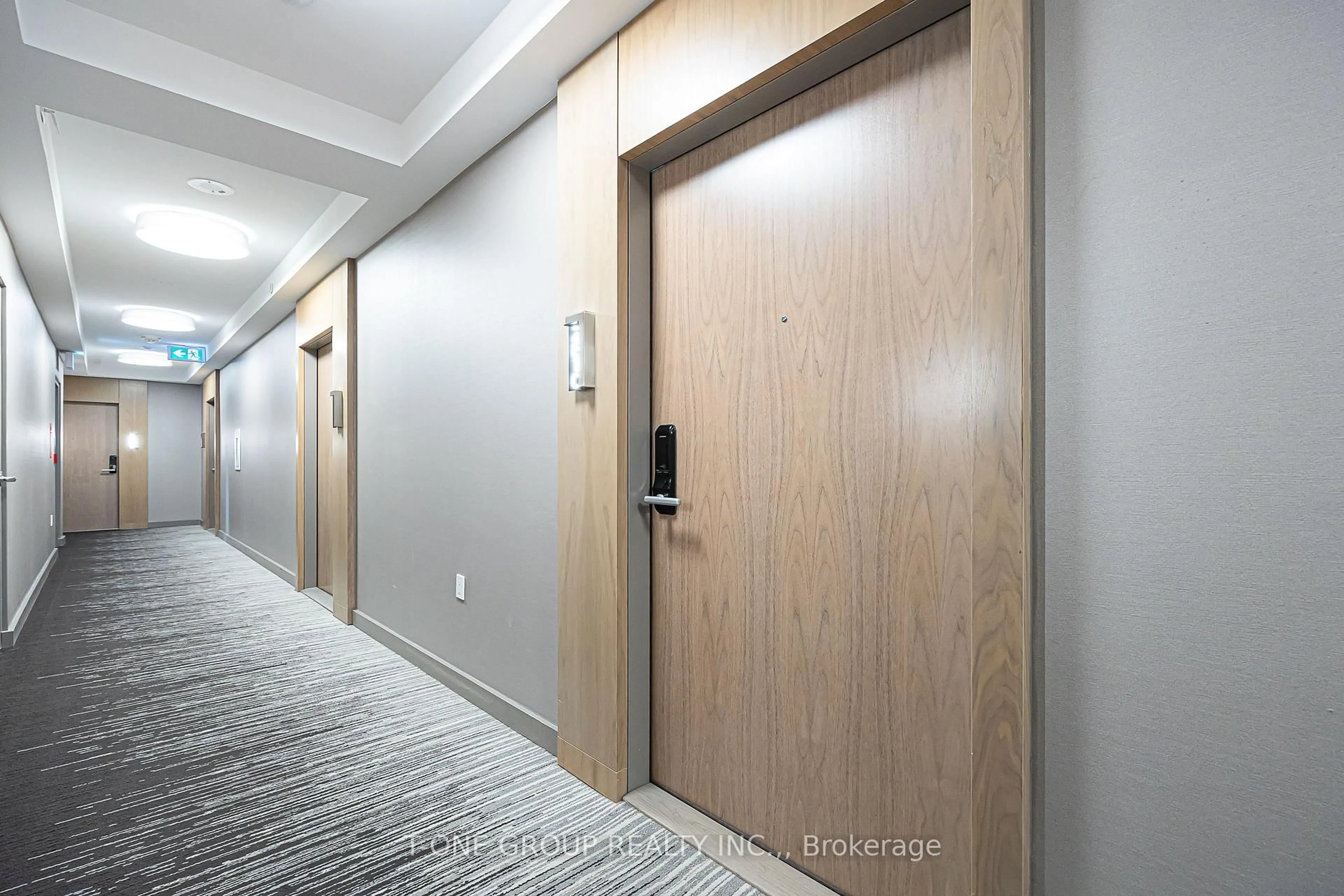 Indoor foyer for 575 Bloor St #2810, Toronto Ontario M4W 0B2