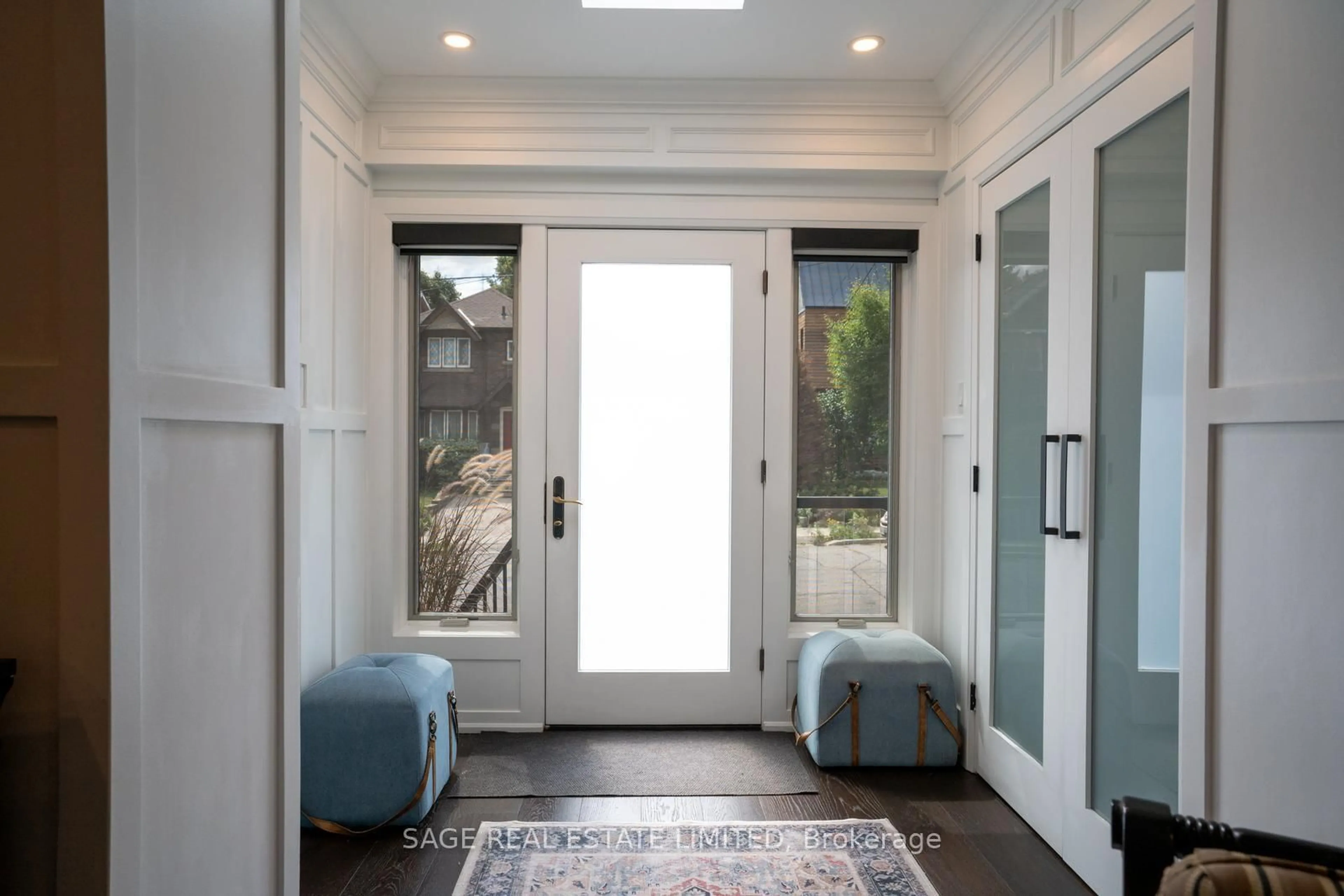 Indoor entryway for 156 Craighurst Ave, Toronto Ontario M4R 1K2