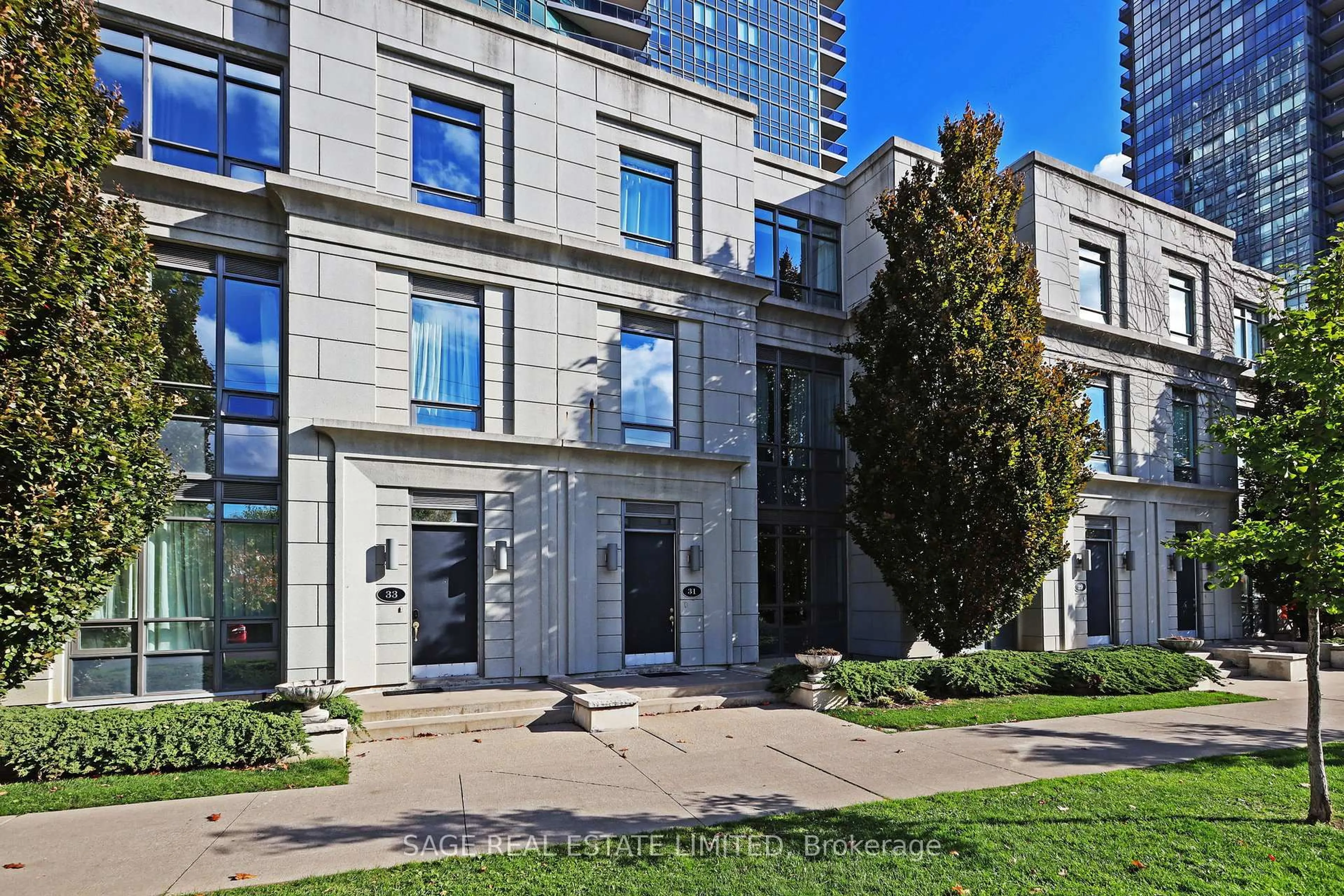 Indoor foyer for 25 Greenview Ave #TH#31, Toronto Ontario M2M 0A5