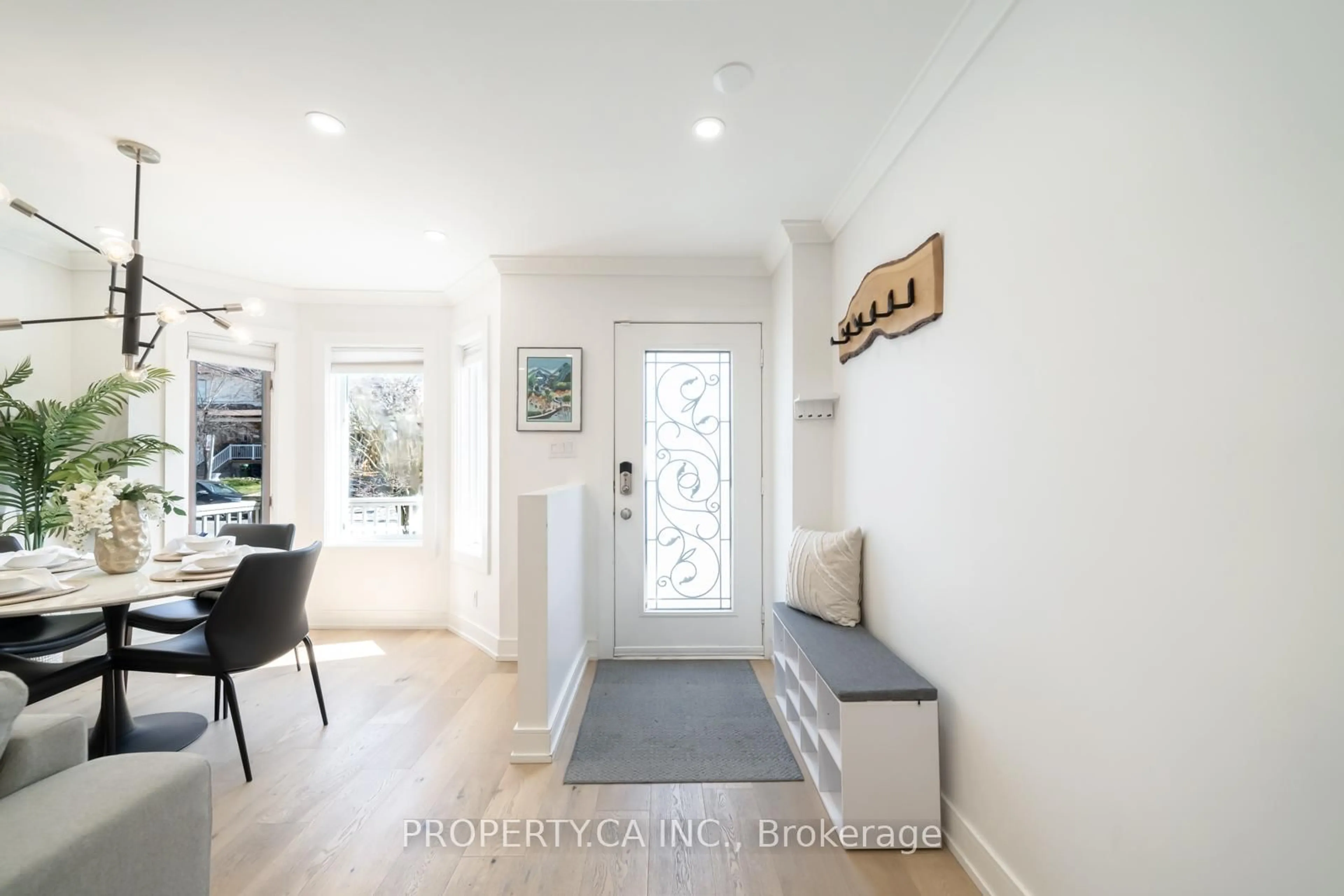 Indoor entryway for 340 Lauder Ave, Toronto Ontario M6E 3H8