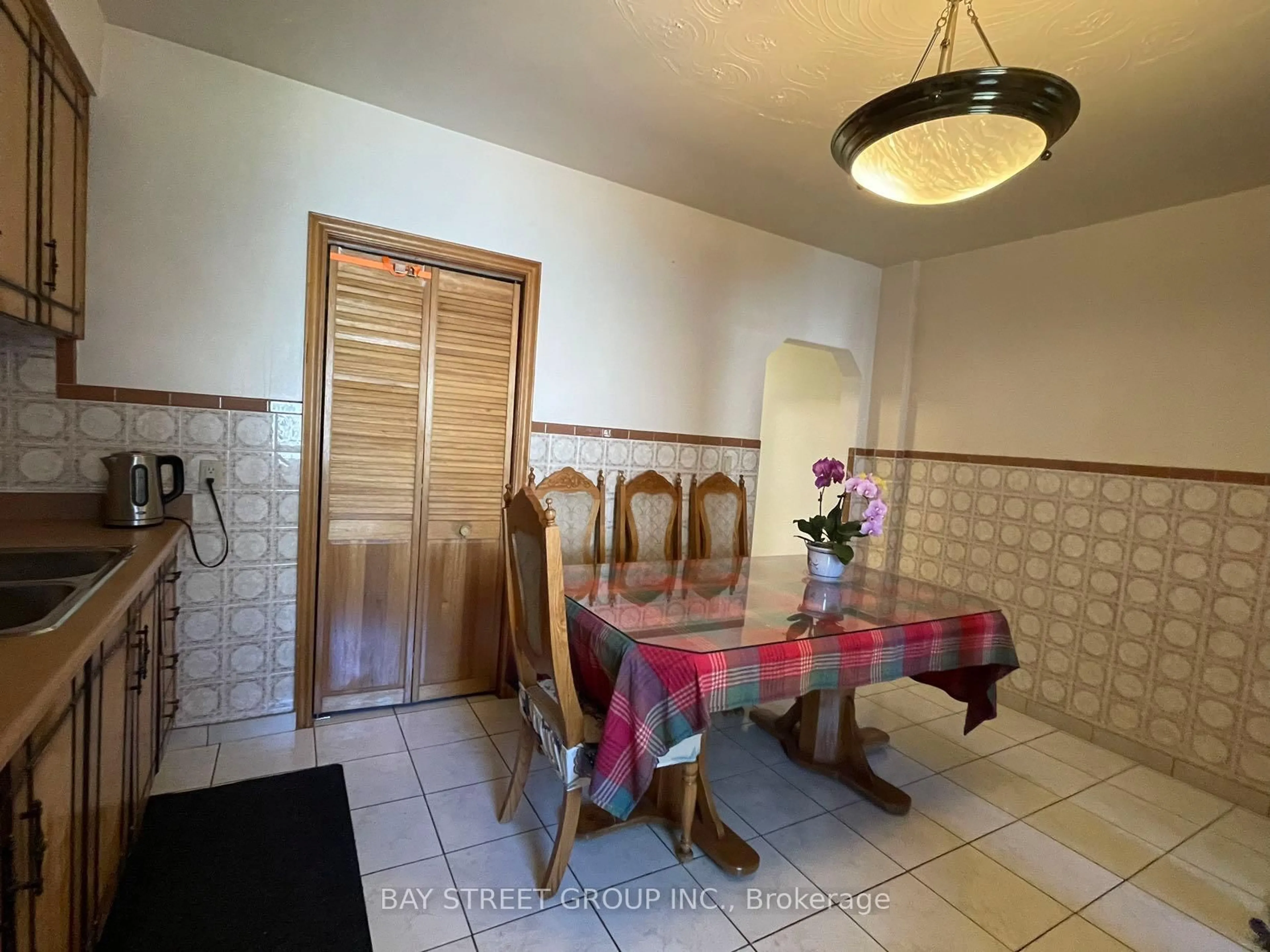 Dining room, unknown for 543 Crawford St, Toronto Ontario M6G 3J9