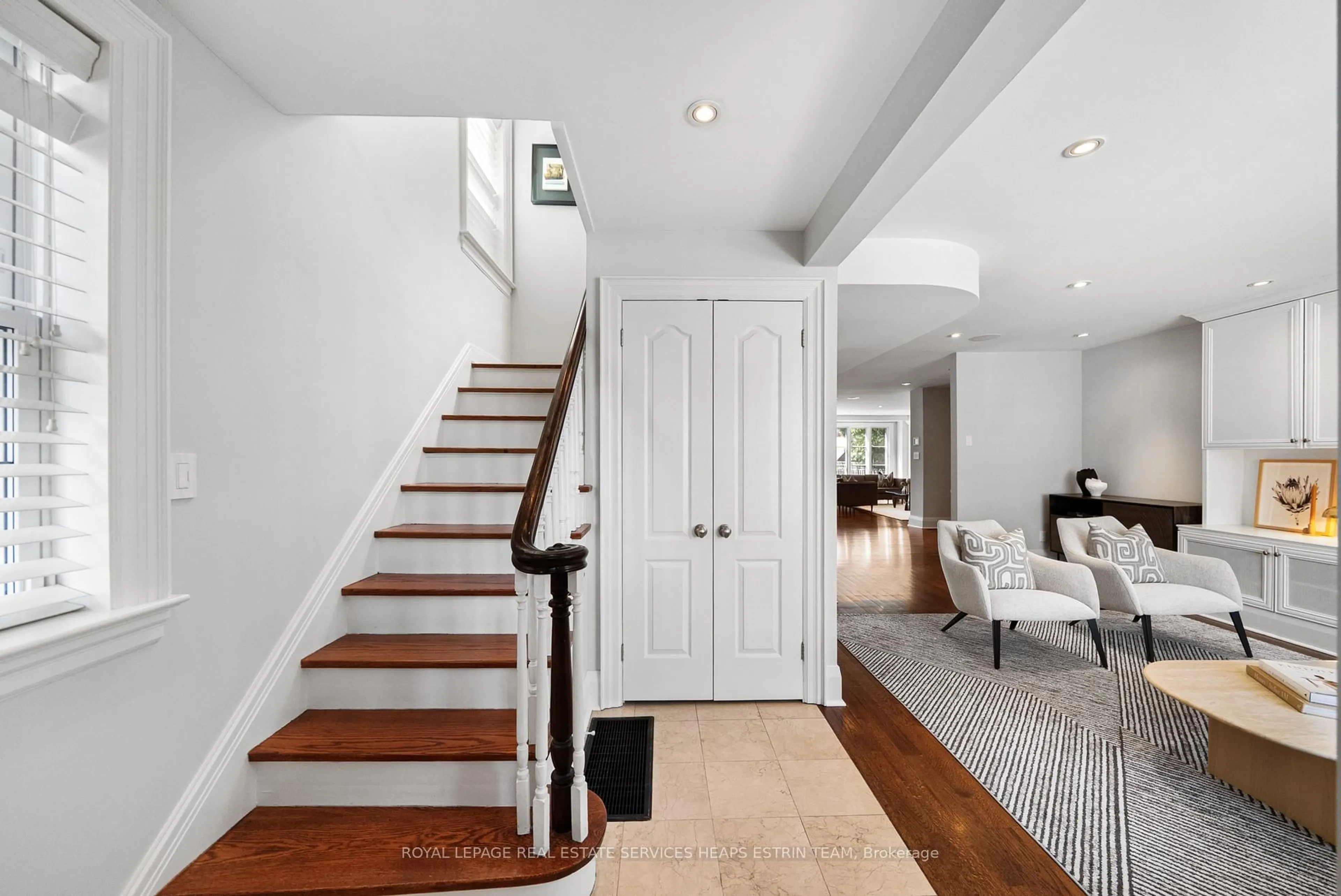 Indoor entryway for 208 Hanna Rd, Toronto Ontario M4G 3P1