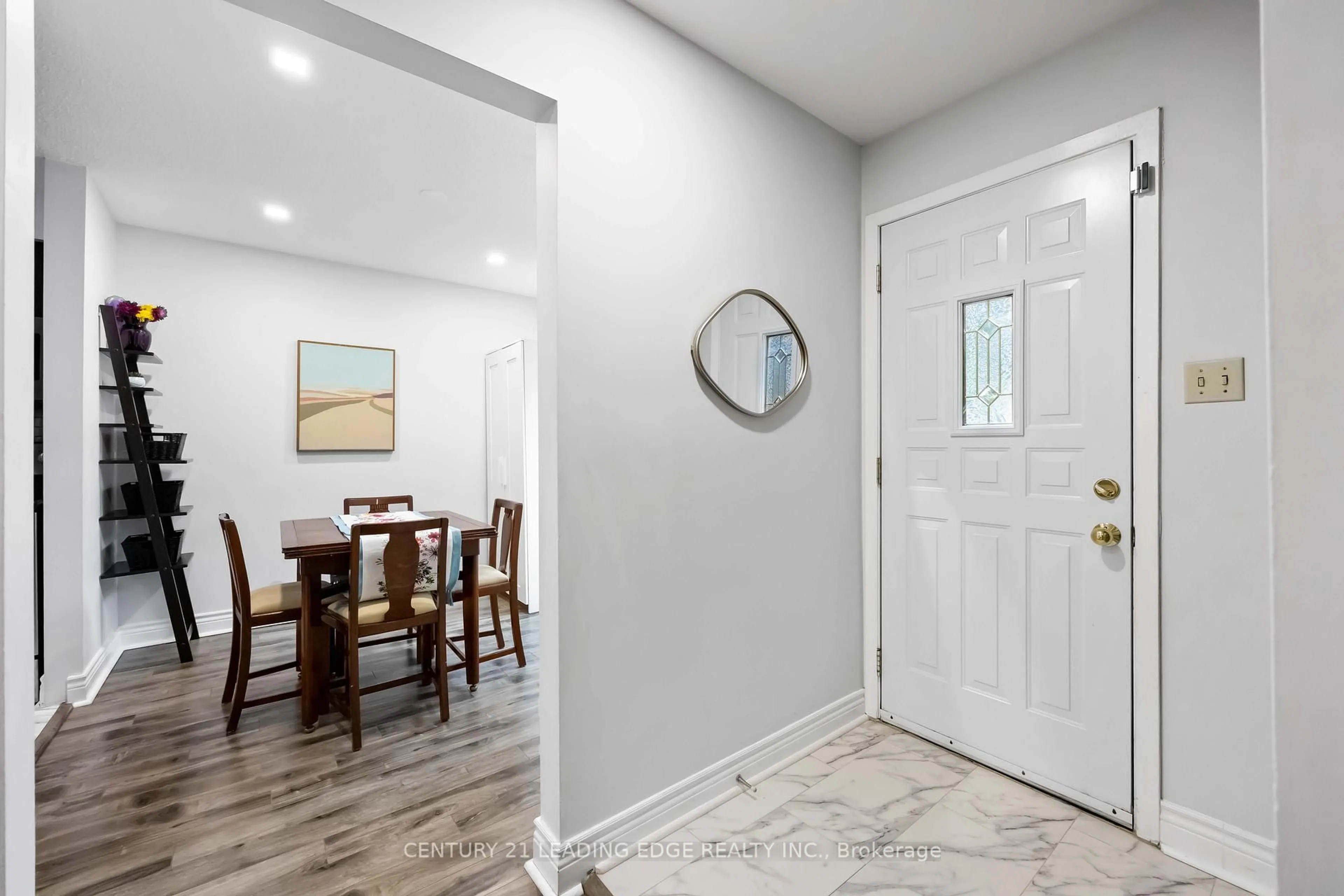 Indoor entryway for 18 Rock Fern Way, Toronto Ontario M2J 4N2