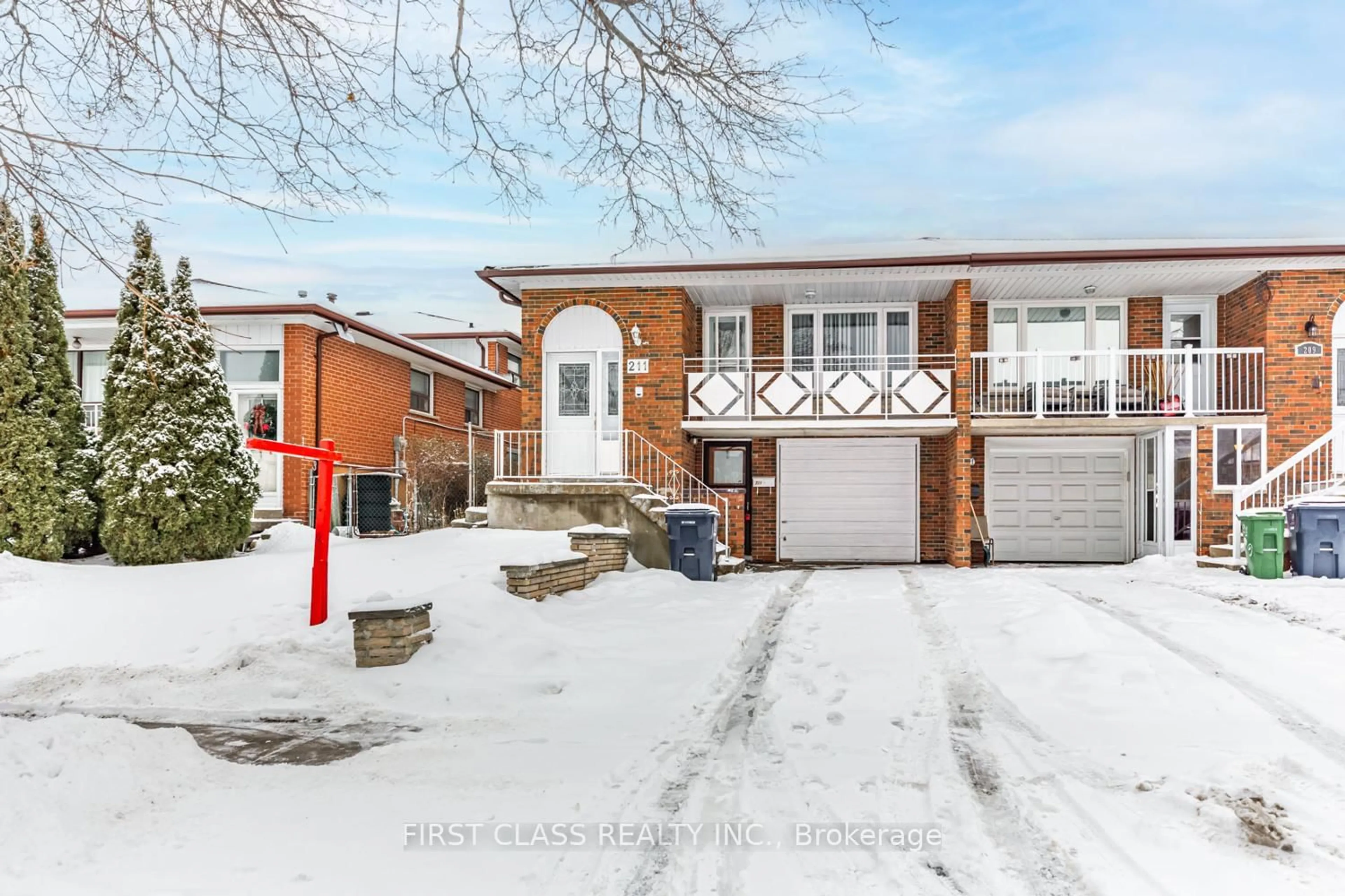 Home with brick exterior material, street for 211 Shawnee Circ, Toronto Ontario M2H 2Y3