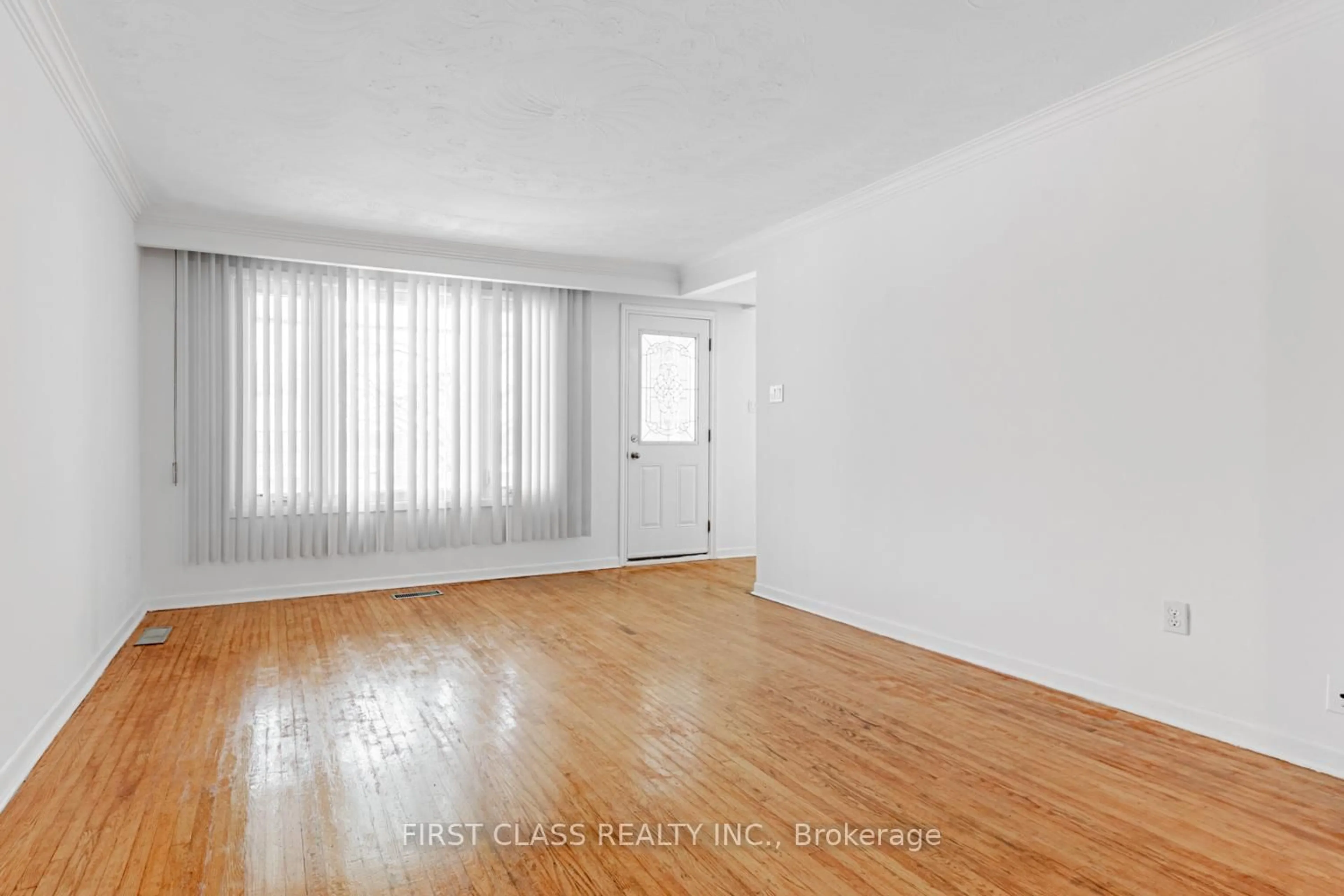 A pic of a room for 211 Shawnee Circ, Toronto Ontario M2H 2Y3