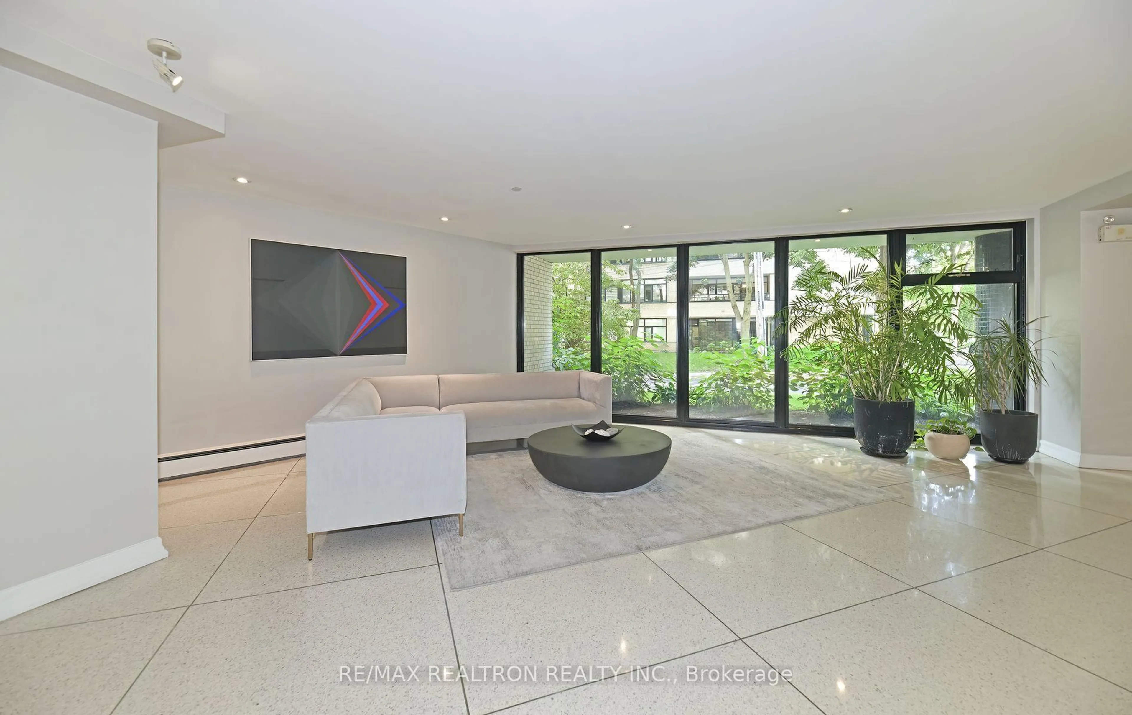 Unknown for 581 Avenue Rd #501, Toronto Ontario M4V 2K4