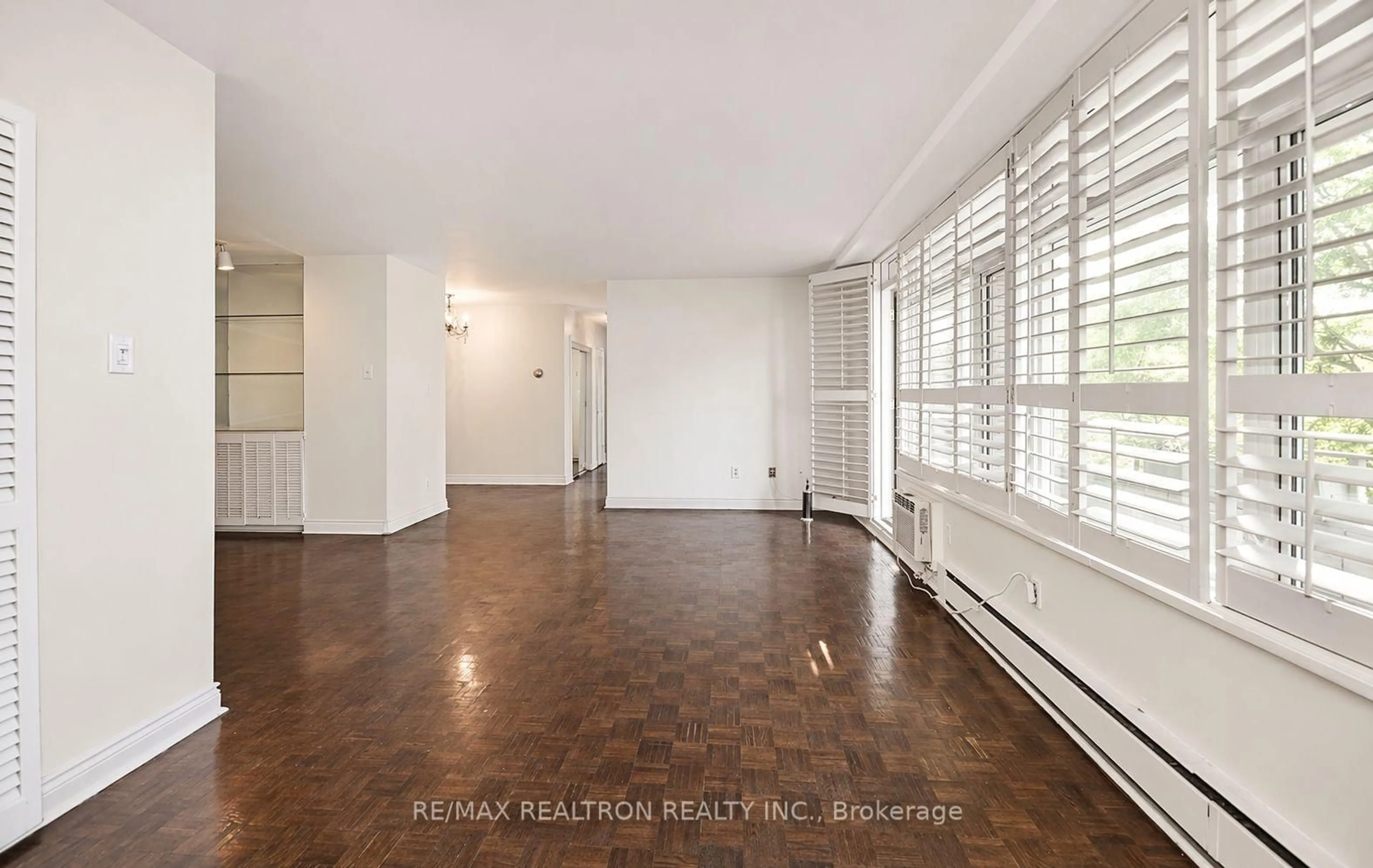 A pic of a room for 581 Avenue Rd #501, Toronto Ontario M4V 2K4