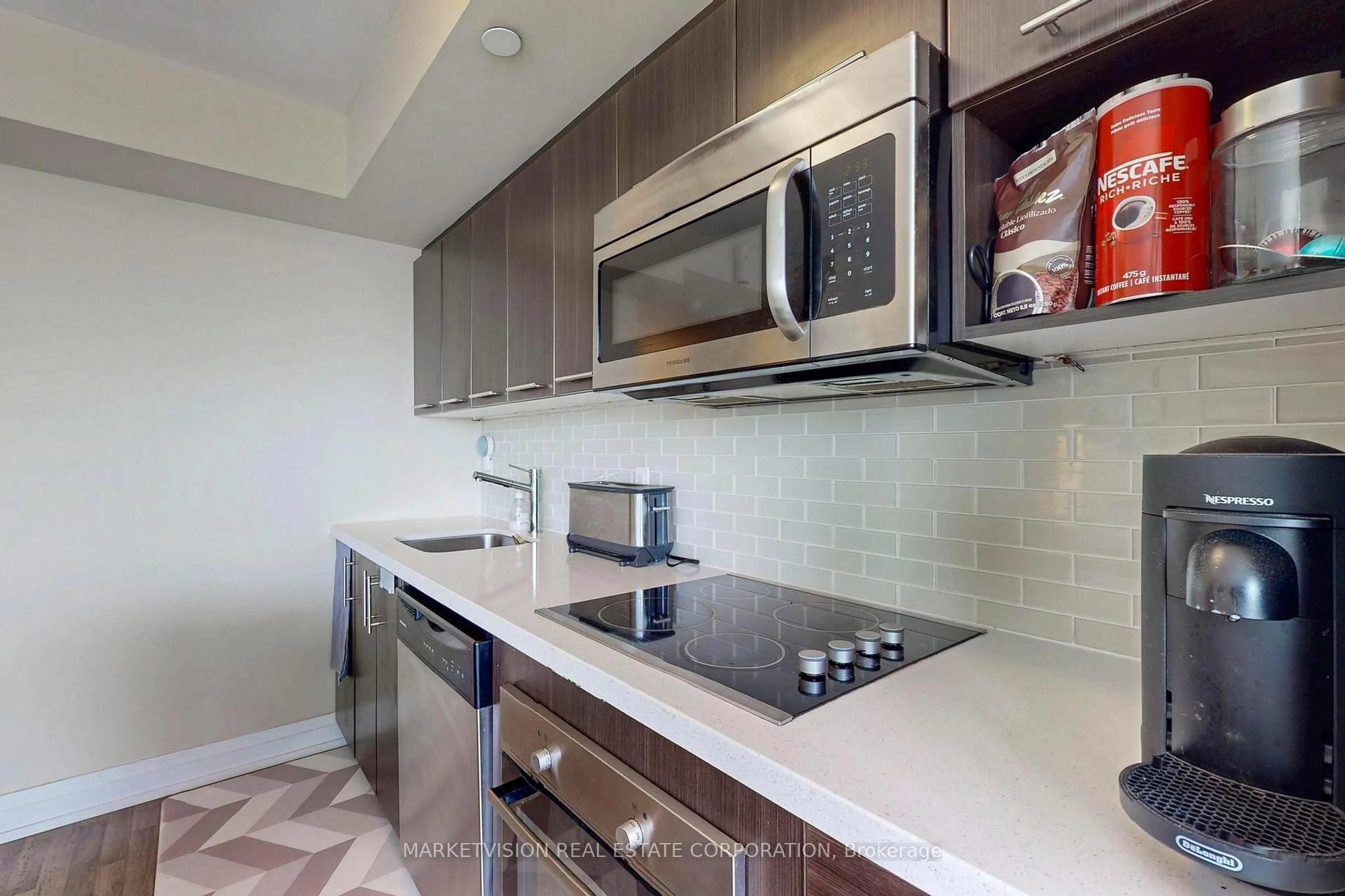 Standard kitchen, ceramic/tile floor for 565 Wilson Ave #806, Toronto Ontario M3H 0C6