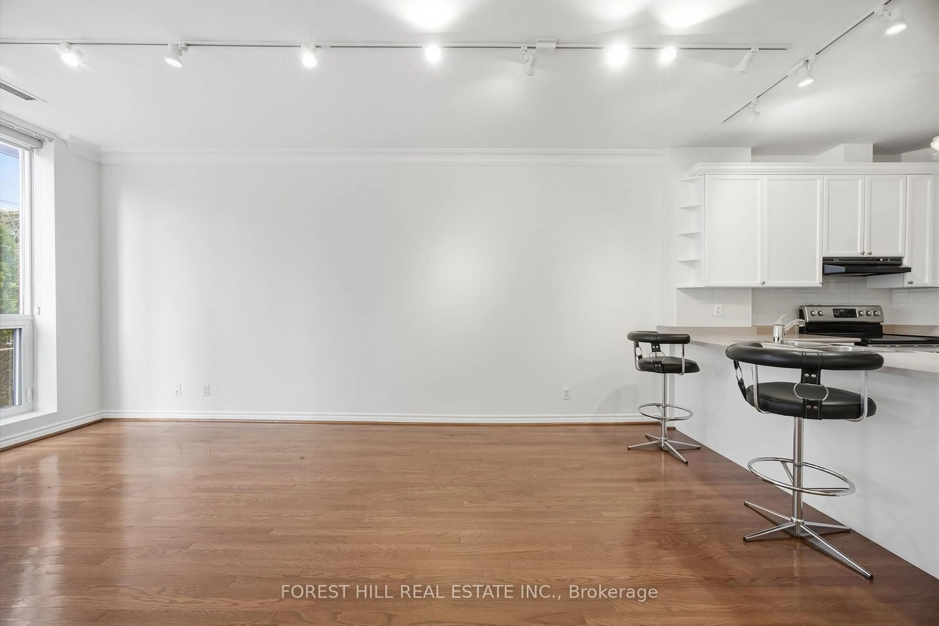 A pic of a room for 980 Yonge St #314, Toronto Ontario M4W 3V8