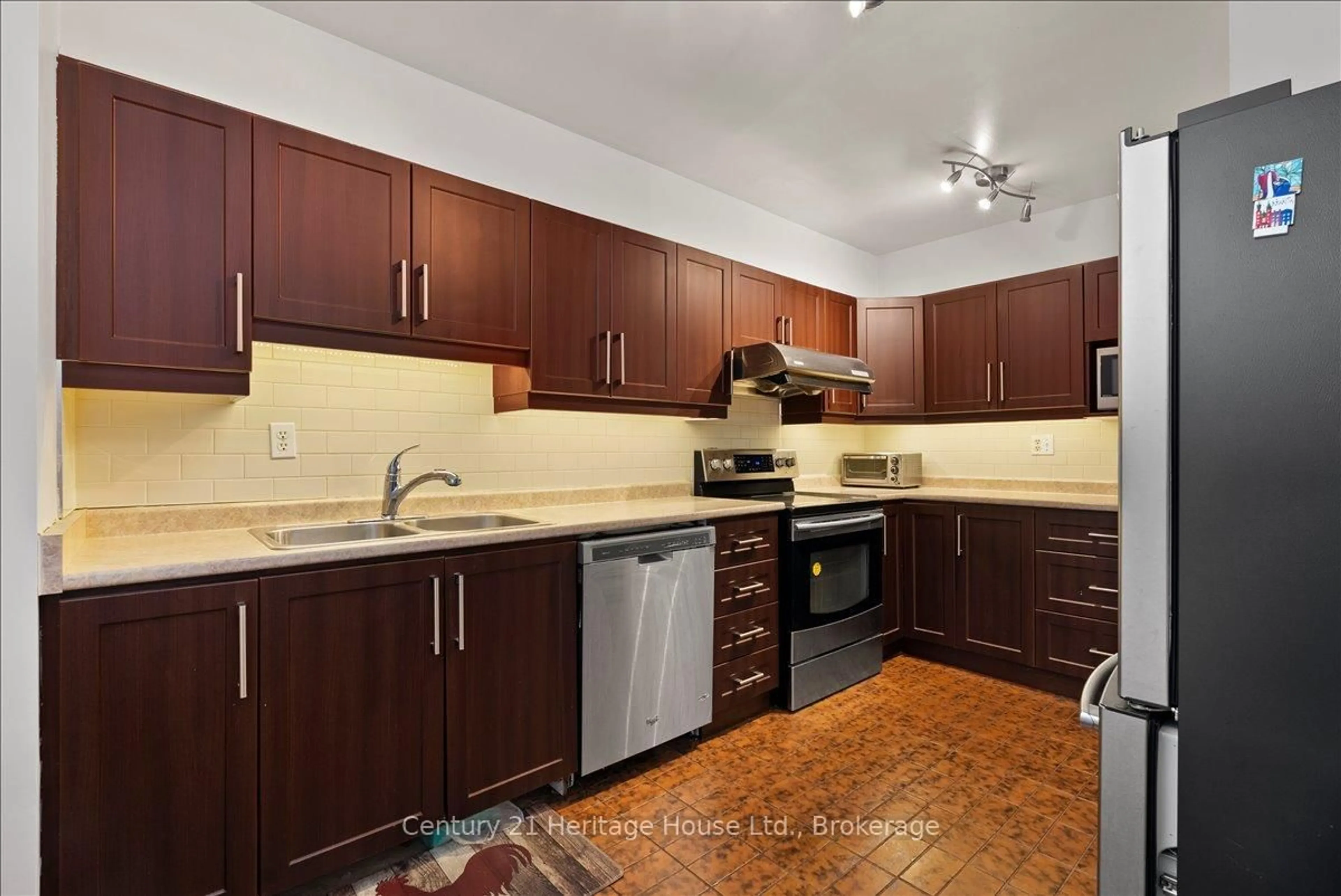Standard kitchen, ceramic/tile floor for 45 Carlton St #609, Toronto Ontario M5B 2H9