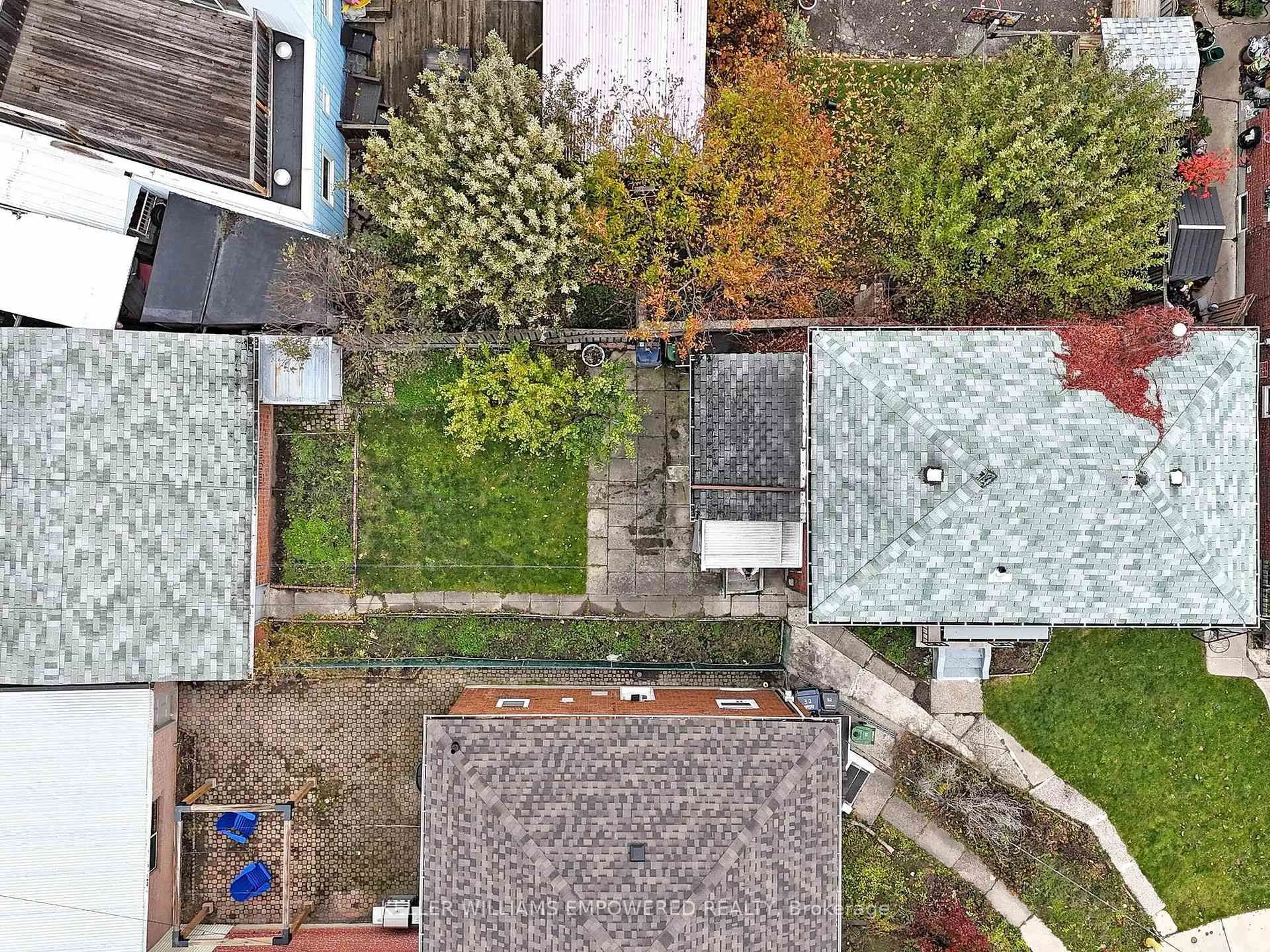 A pic from outside/outdoor area/front of a property/back of a property/a pic from drone, street for 30 Carus Ave, Toronto Ontario M6G 2A4
