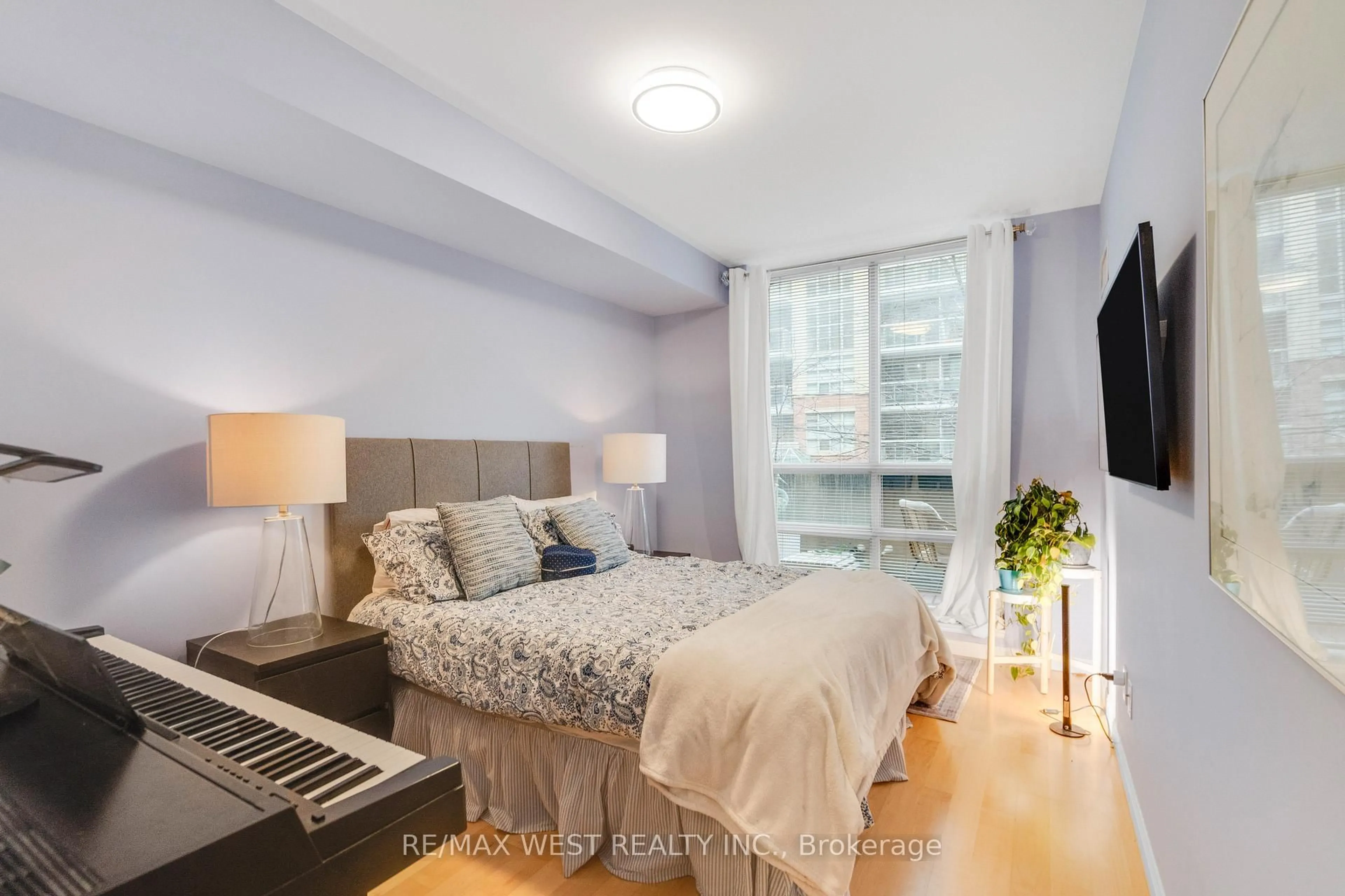 Bedroom with bed, unknown for 18 Stafford St #202, Toronto Ontario M5V 3W4