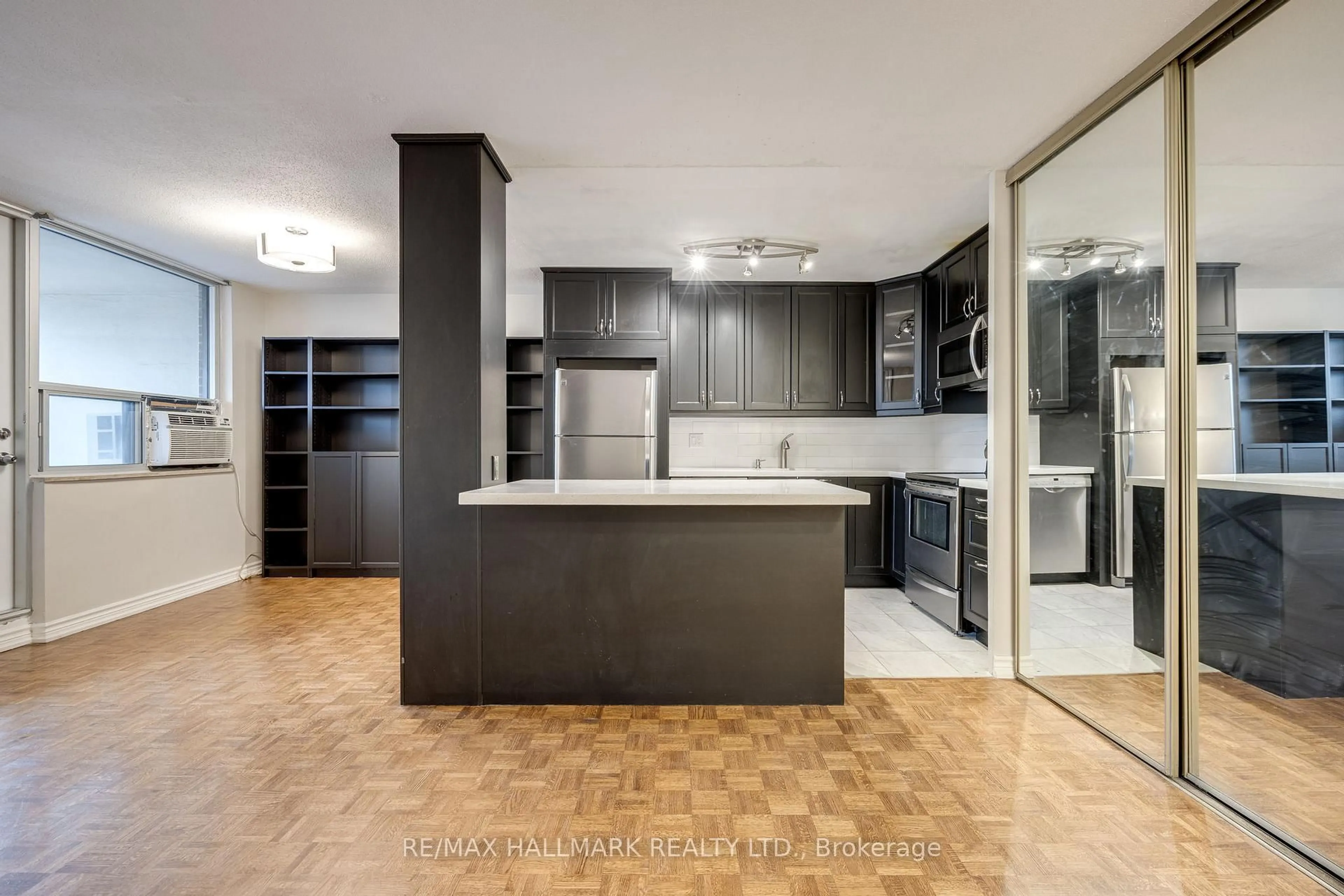 Open concept kitchen, unknown for 40 Homewood Ave #1715, Toronto Ontario M4Y 2K2