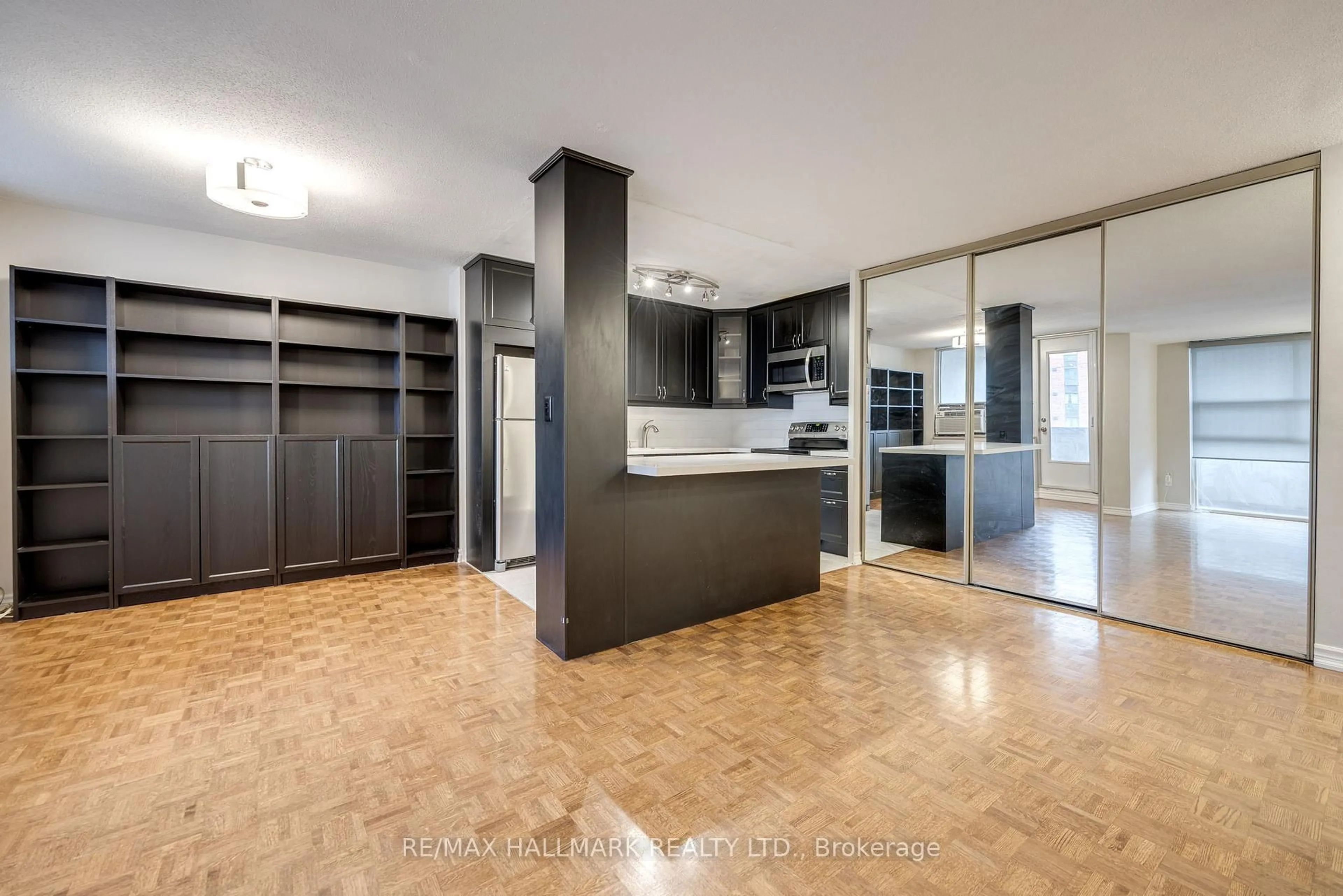 Open concept kitchen, unknown for 40 Homewood Ave #1715, Toronto Ontario M4Y 2K2