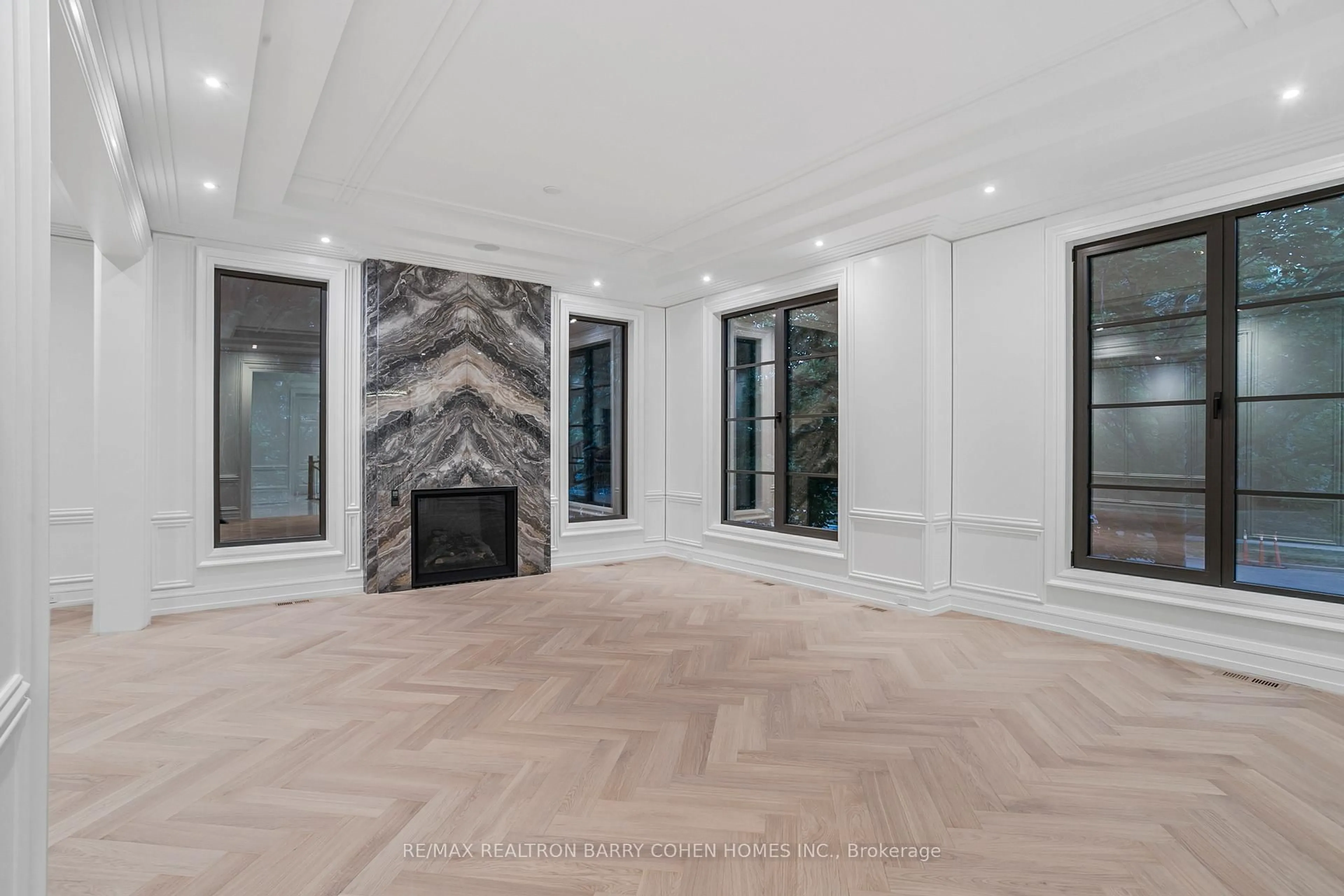 Unknown for 27 Penwood Cres, Toronto Ontario M3B 3B1