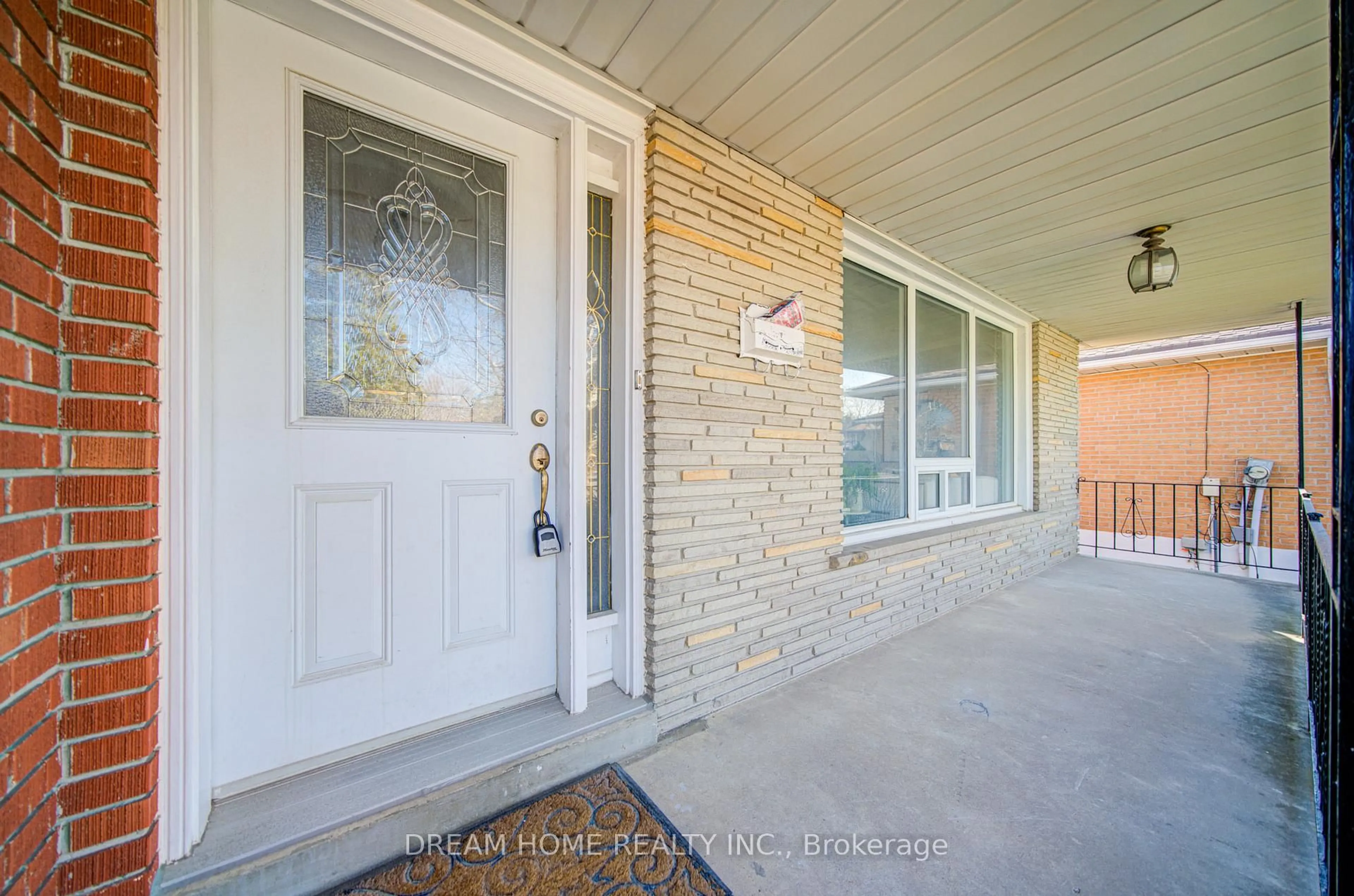 Indoor entryway for 51 Kamloops Dr, Toronto Ontario M2J 3R6