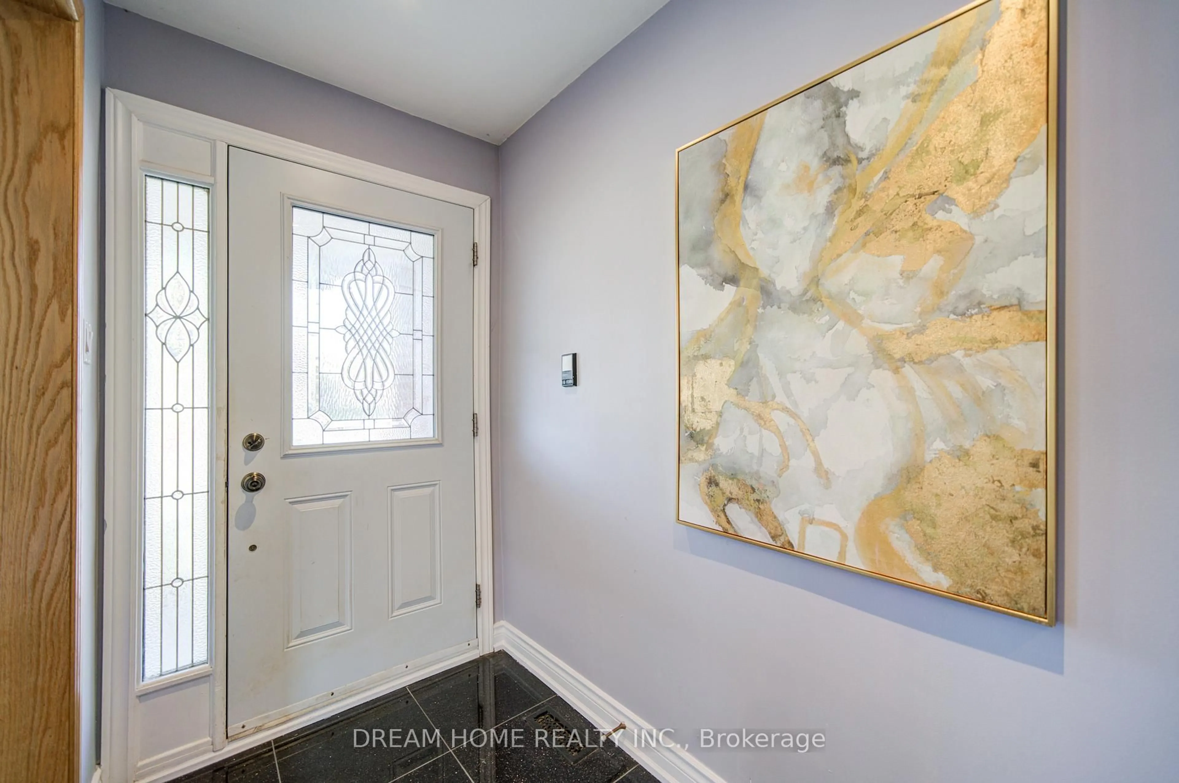 Indoor entryway for 51 Kamloops Dr, Toronto Ontario M2J 3R6