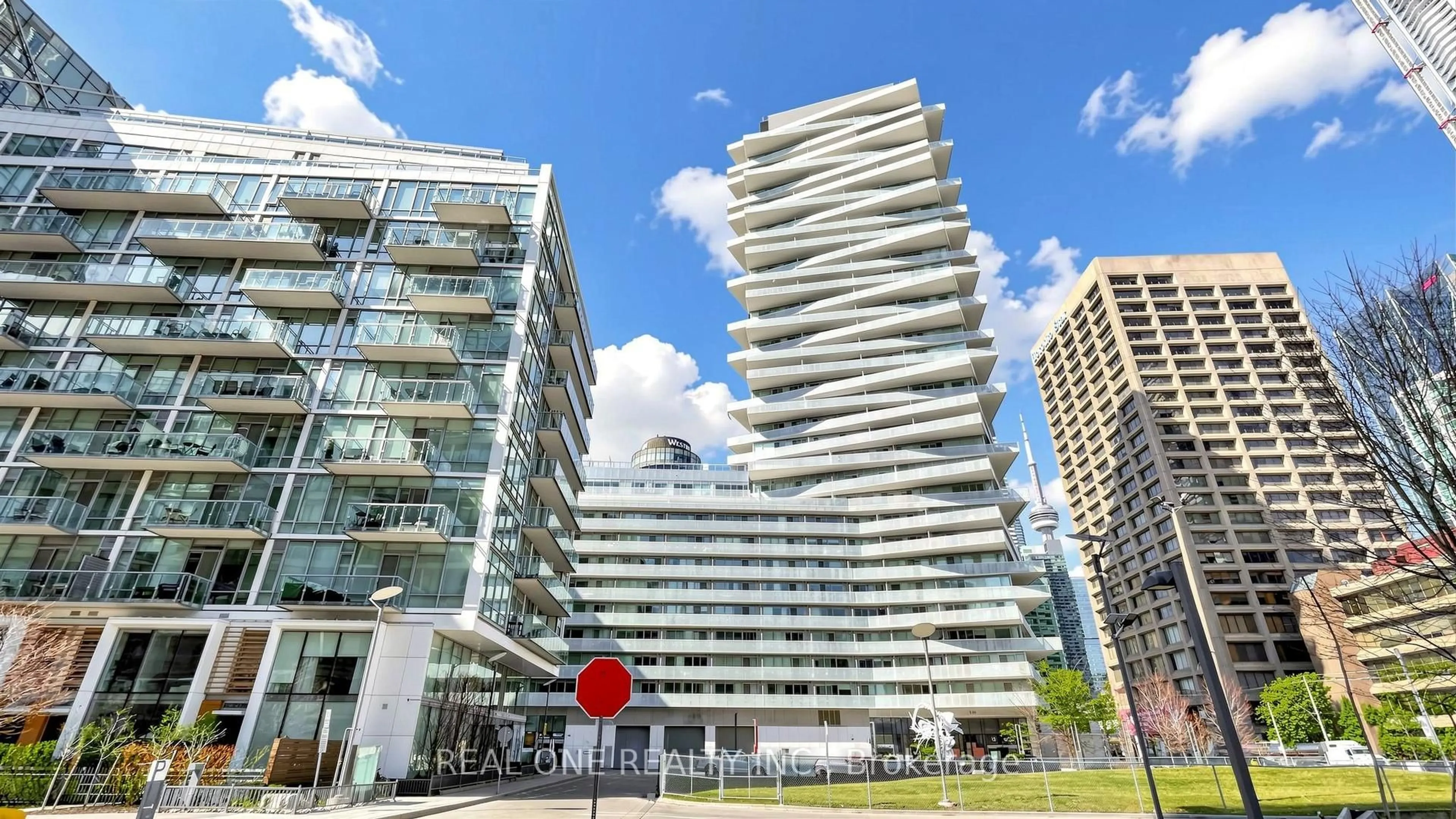 Patio, building for 15 Queens Quay #907, Toronto Ontario M5E 0C5