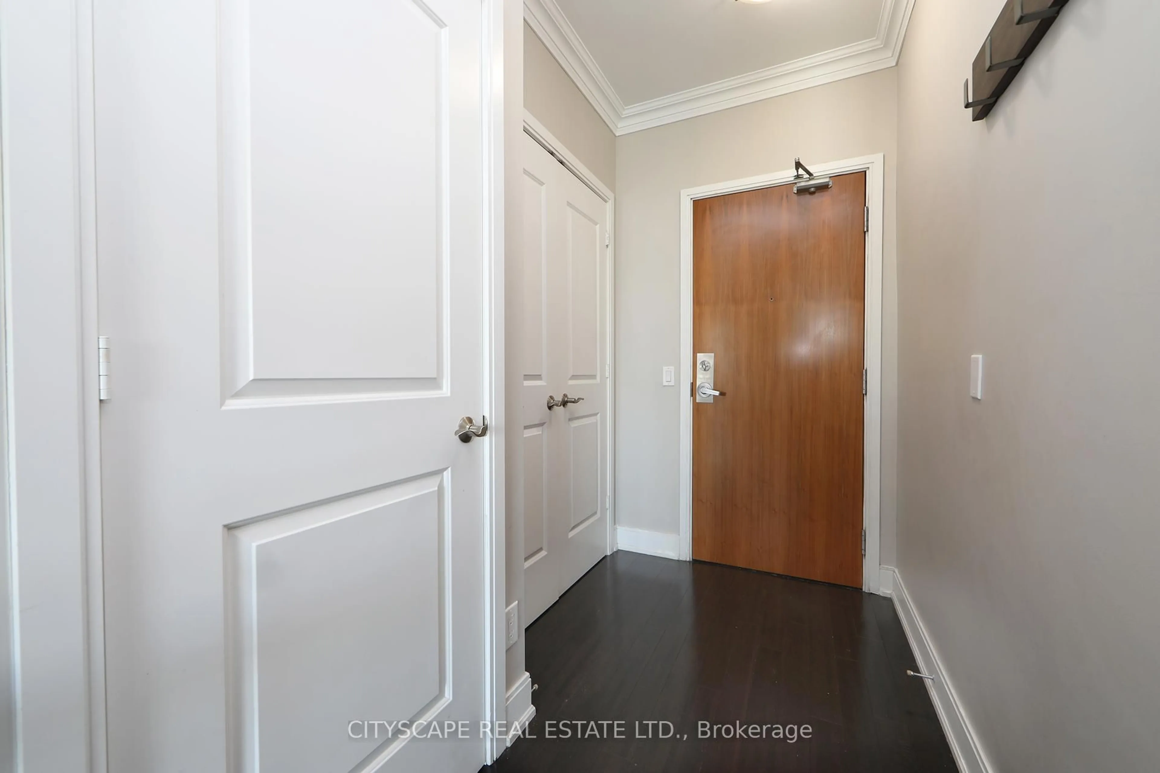 Indoor entryway for 88 Broadway Ave #PH5, Toronto Ontario M4P 0A5