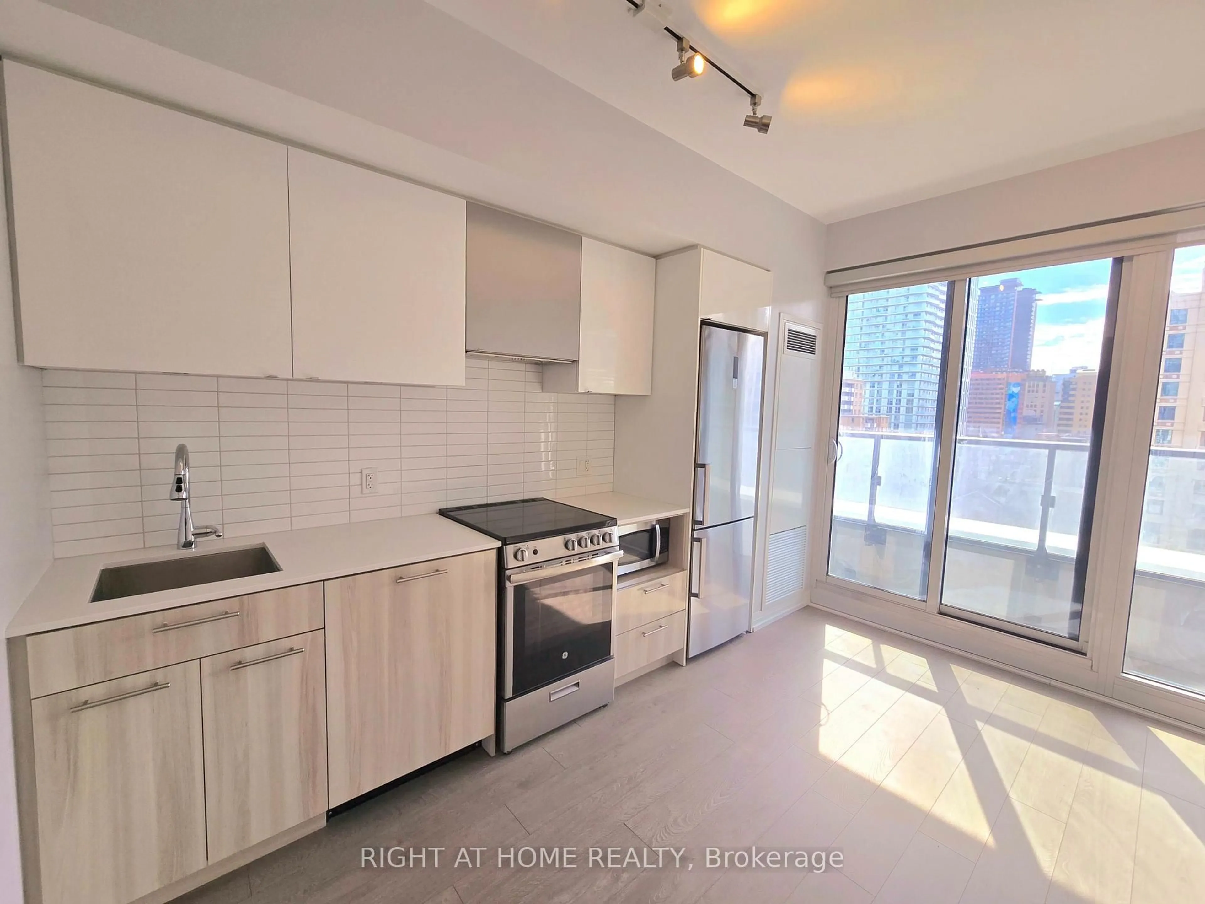 Standard kitchen, unknown for 251 Jarvis St #931, Toronto Ontario M5B 0C3