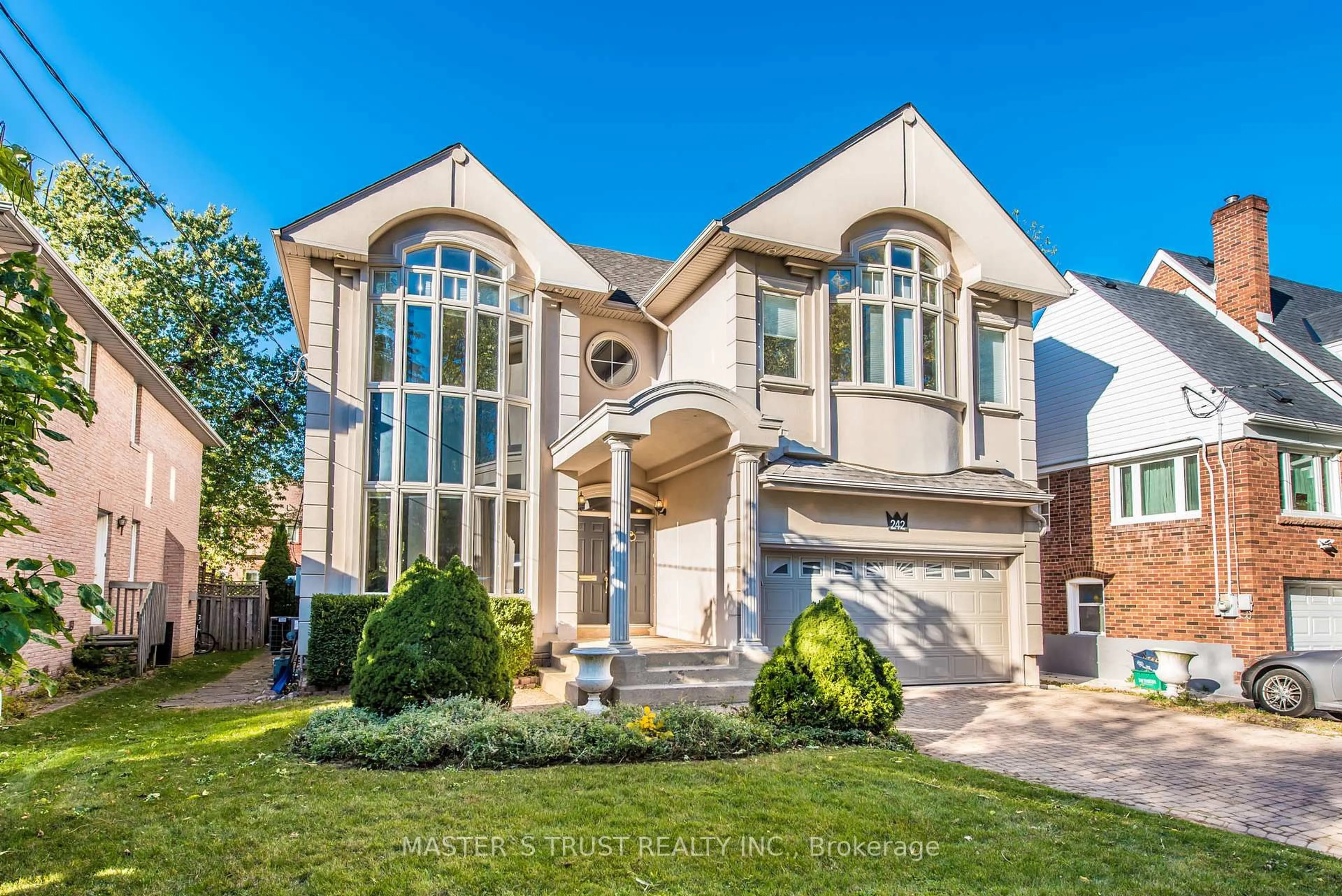 Home with vinyl exterior material, street for 242 Empress Ave, Toronto Ontario M2N 3T9