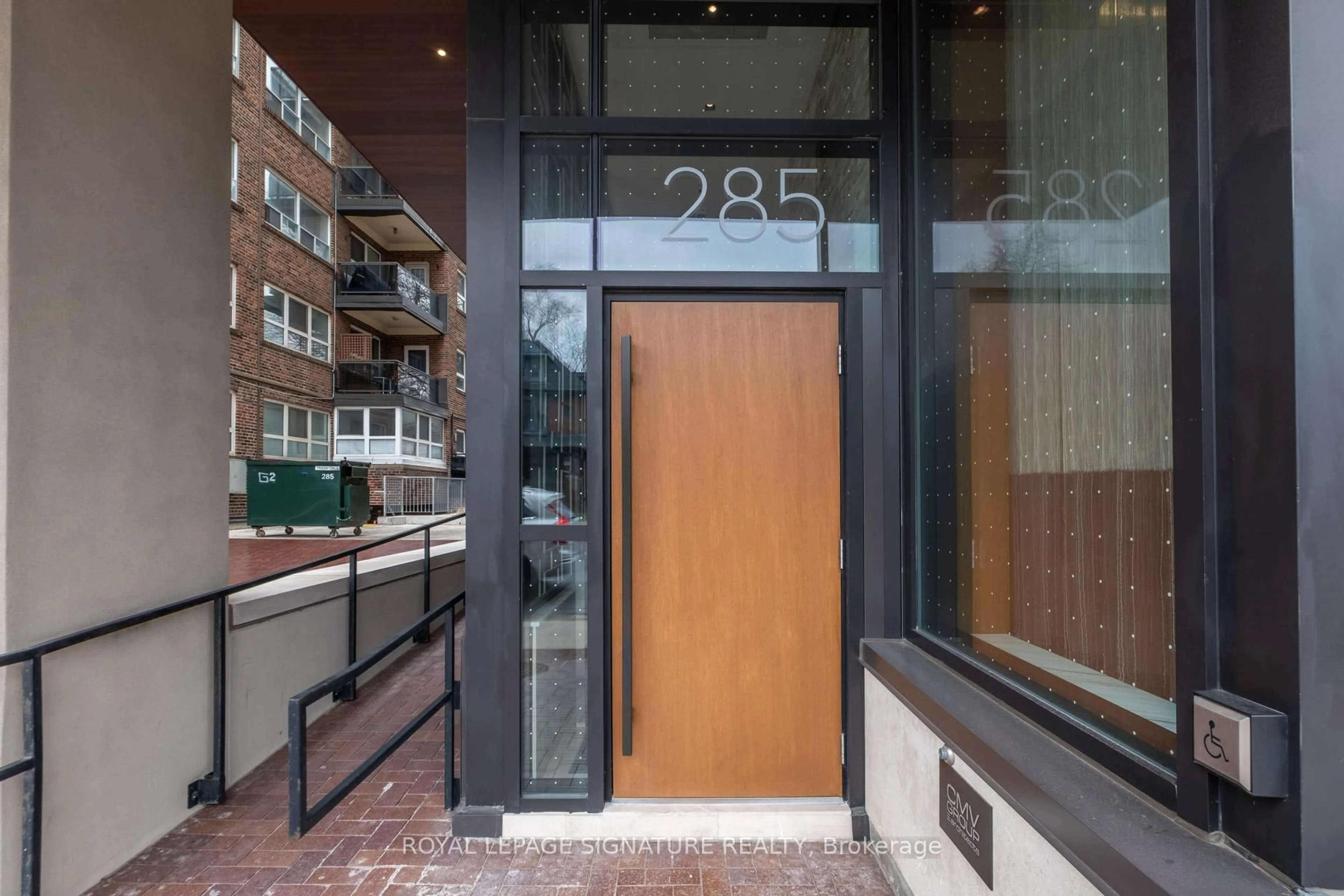 Unknown for 285 Avenue Rd #303, Toronto Ontario M4V 2G8