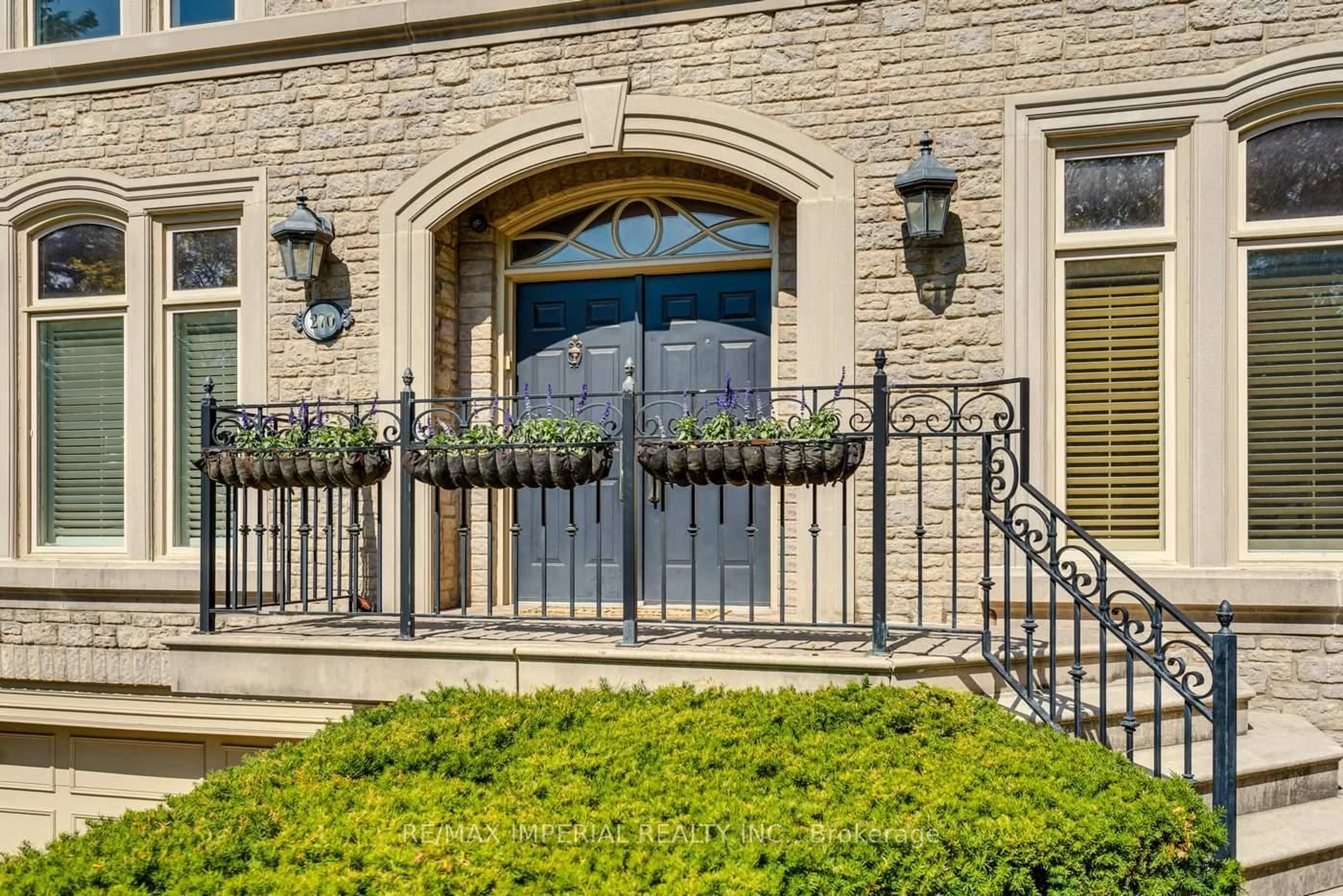 Indoor entryway for 270 Spring Garden Ave, Toronto Ontario M2N 3G9