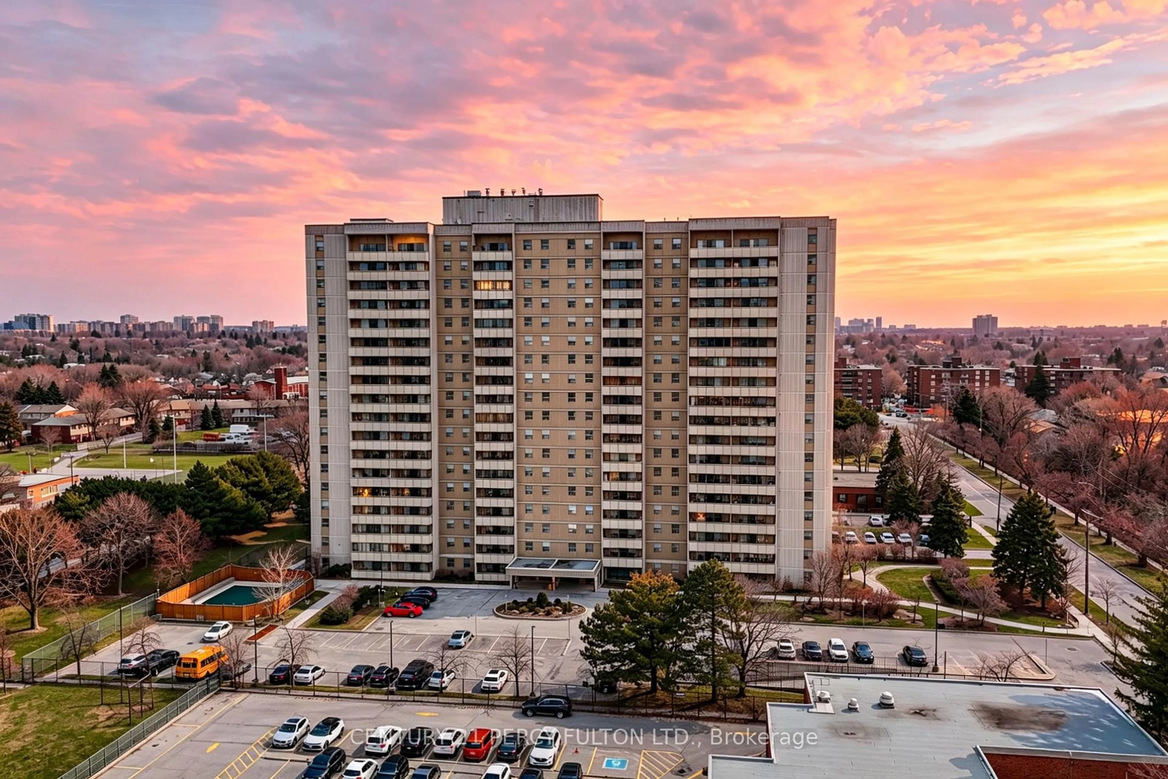 A pic from outside/outdoor area/front of a property/back of a property/a pic from drone, city buildings view from balcony for 1338 York Mills Rd #512, Toronto Ontario M3A 3M3