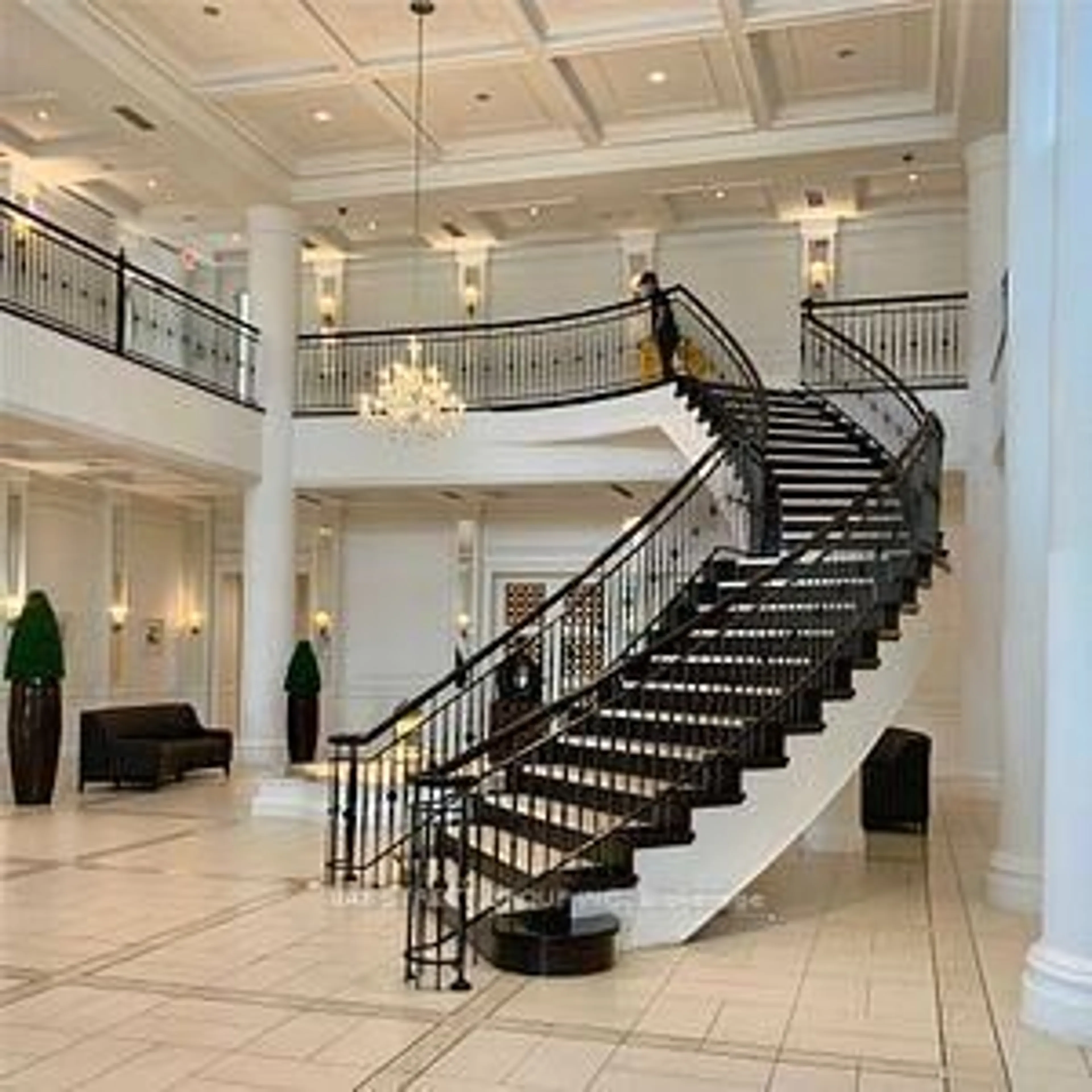 Indoor foyer for 25 Greenview Ave #818, Toronto Ontario M2M 0A5