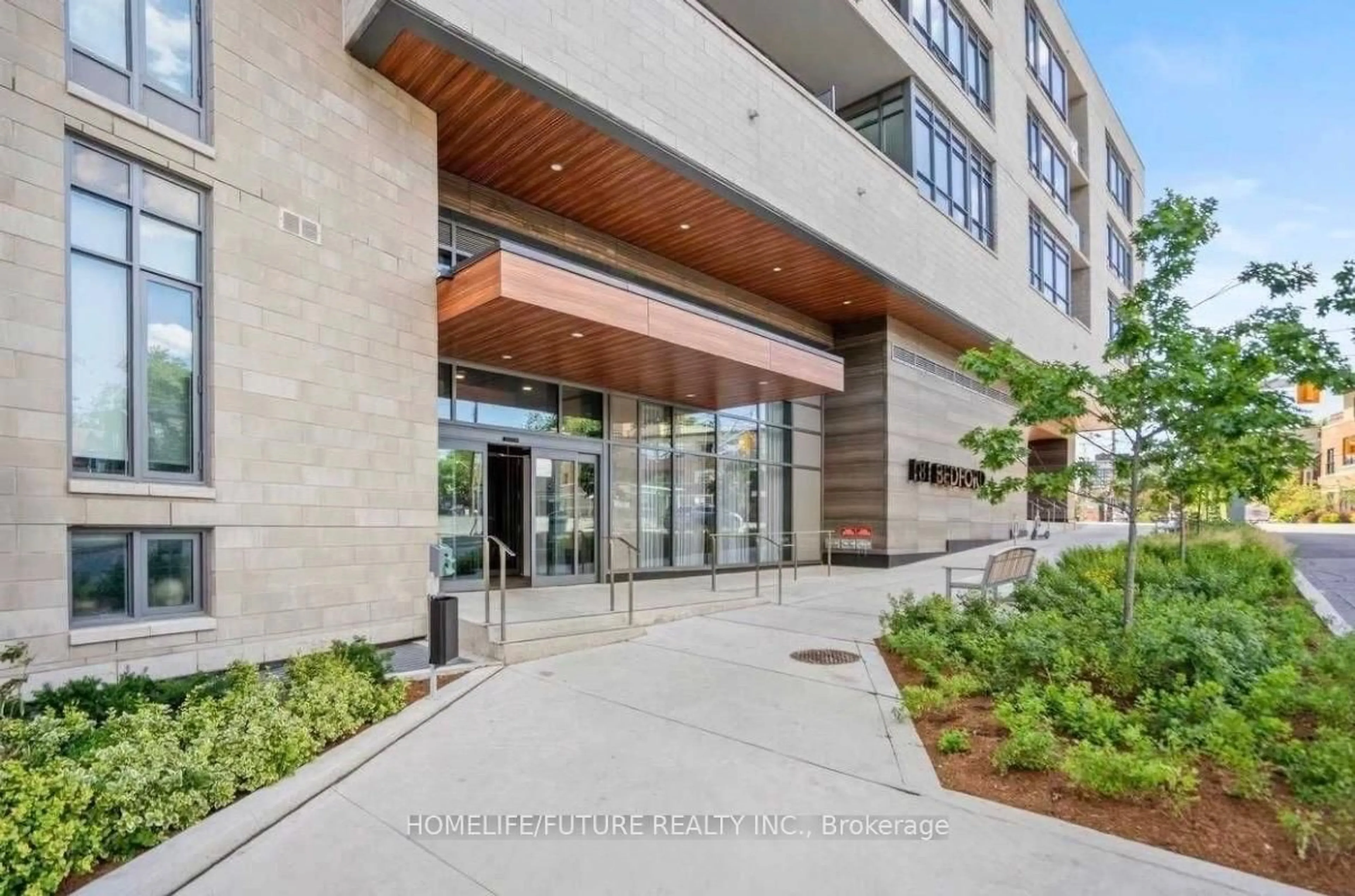 Indoor foyer for 181 Bedford Rd #1708, Toronto Ontario M5R 1J8