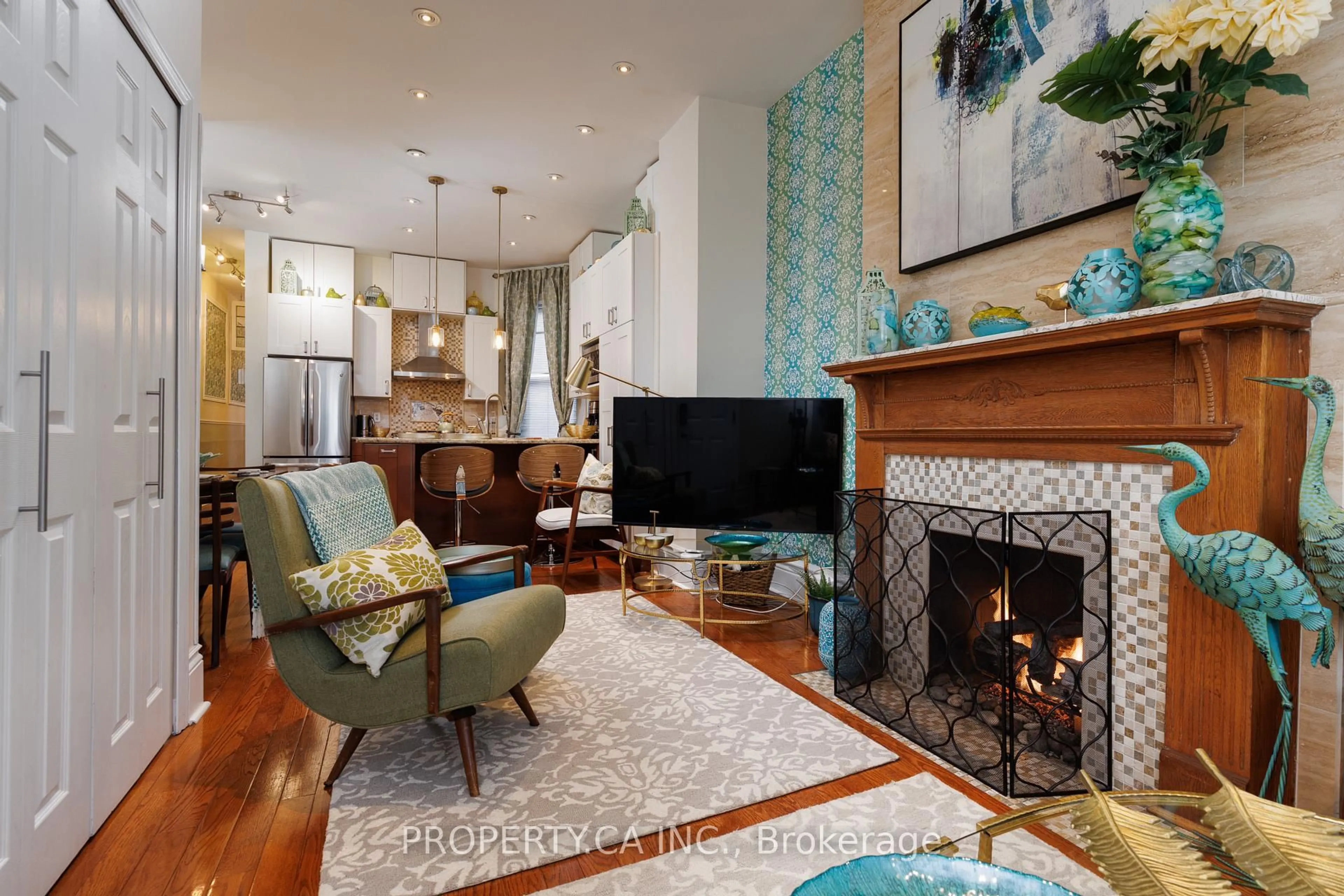 Living room with furniture, unknown for 235 Markham St, Toronto Ontario M6J 2G7