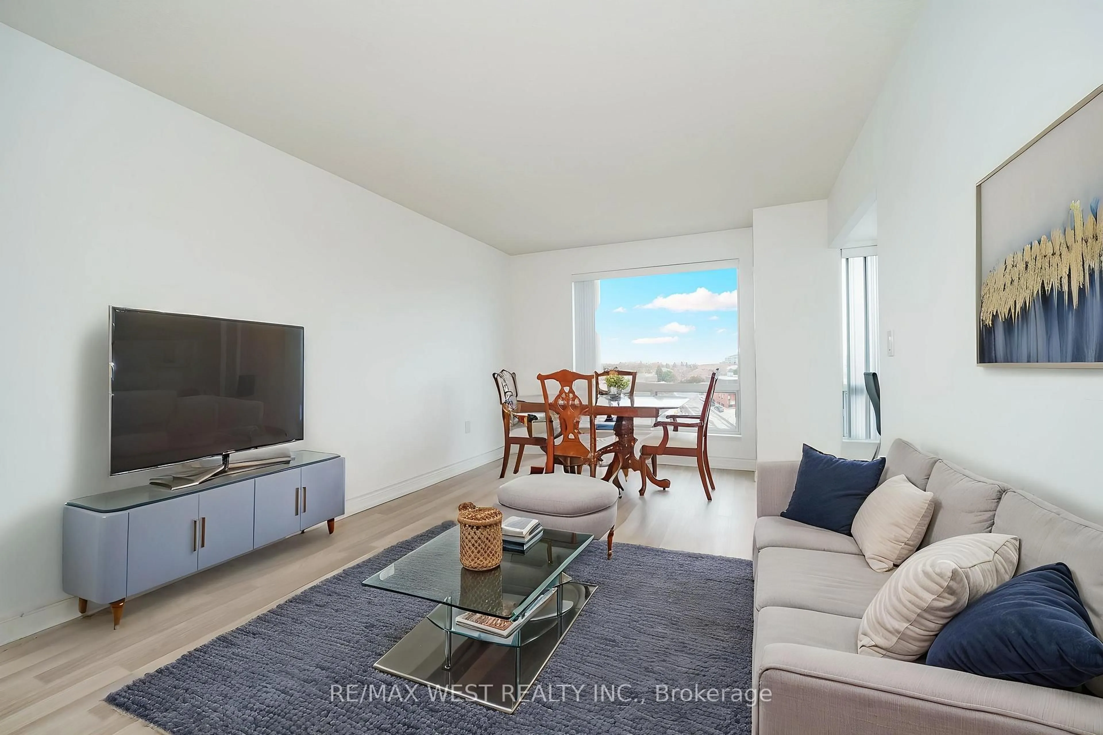 Living room with furniture, unknown for 1 Hycrest Ave #602, Toronto Ontario M2N 6V8