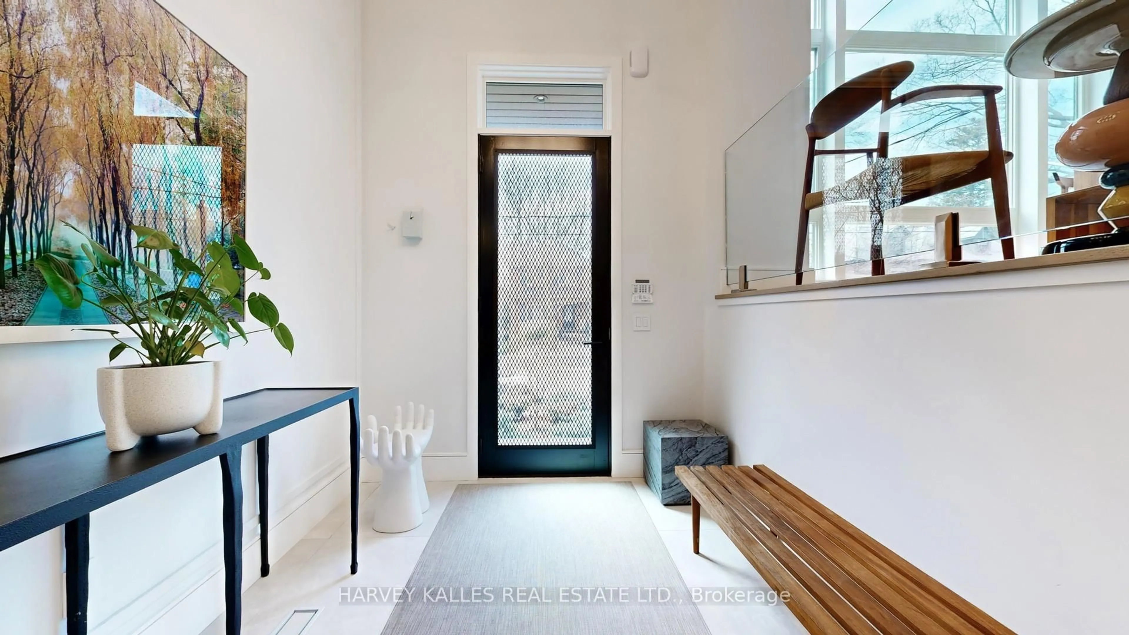 Indoor entryway for 313 Rosewell Ave, Toronto Ontario M4R 2B1