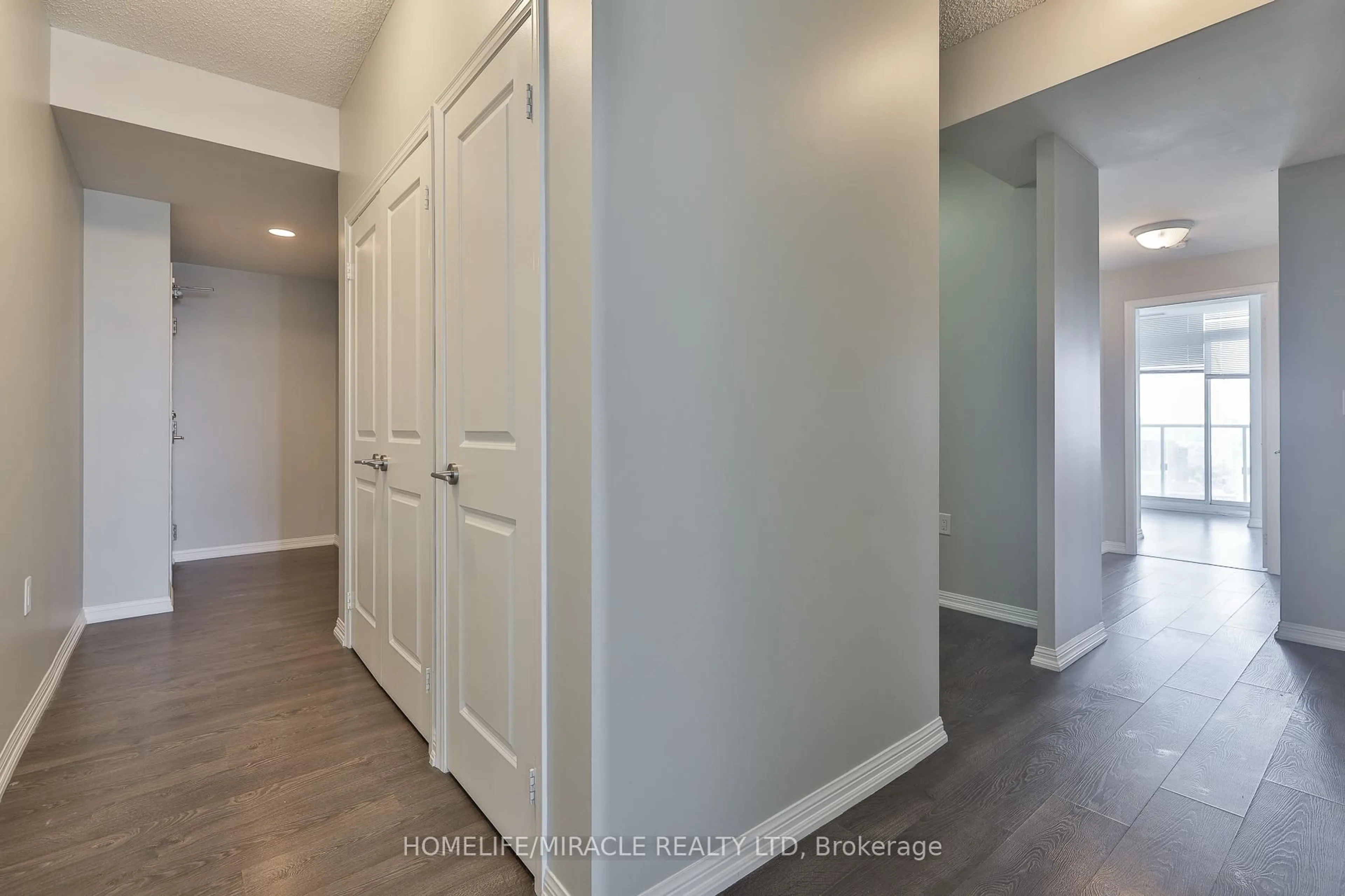 Indoor entryway for 125 Western Battery Rd #2815, Toronto Ontario M6K 3R8