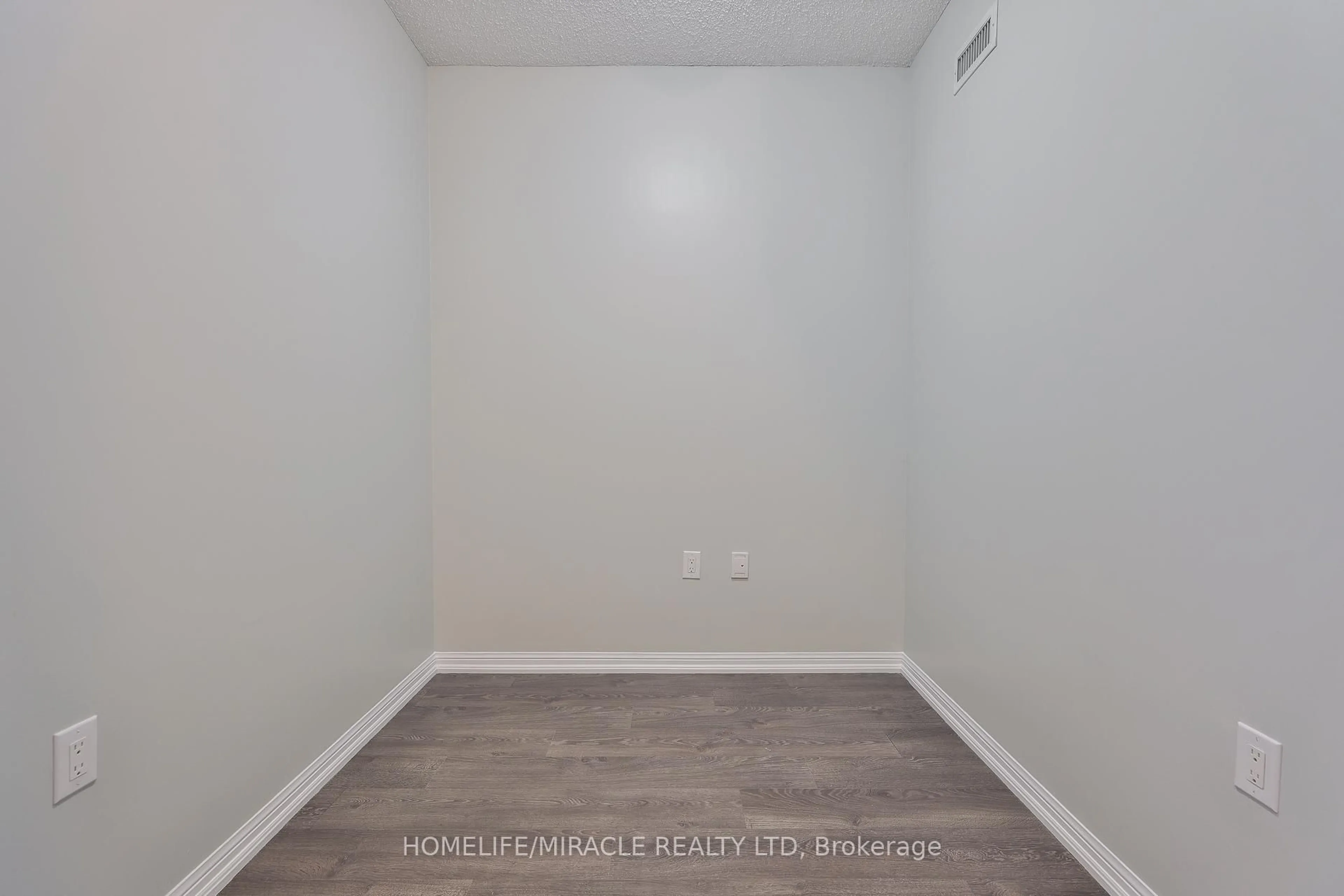A pic of a room for 125 Western Battery Rd #2815, Toronto Ontario M6K 3R8