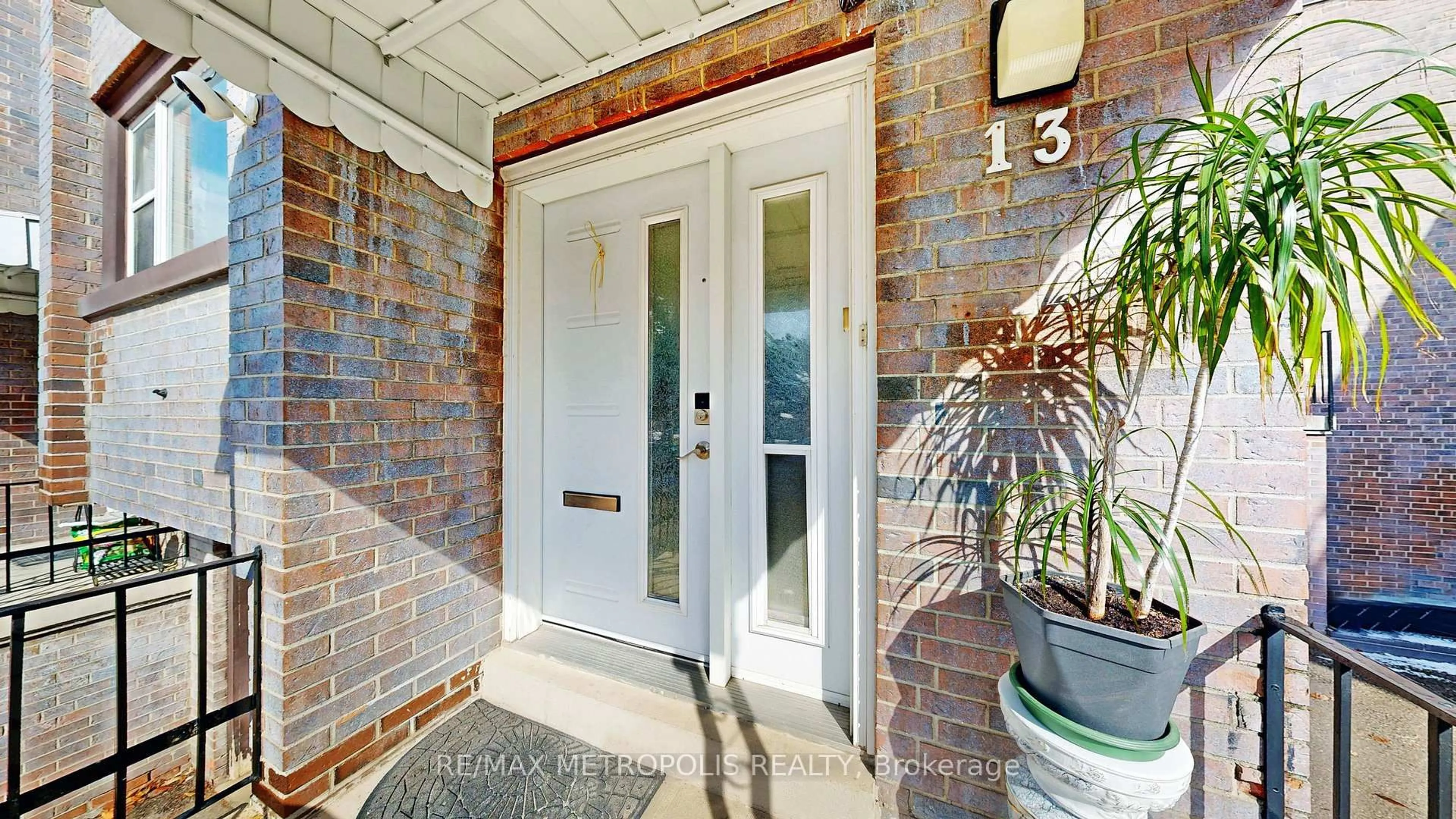 Indoor entryway for 13 Candy Court Way #13, Toronto Ontario M2R 2Y7