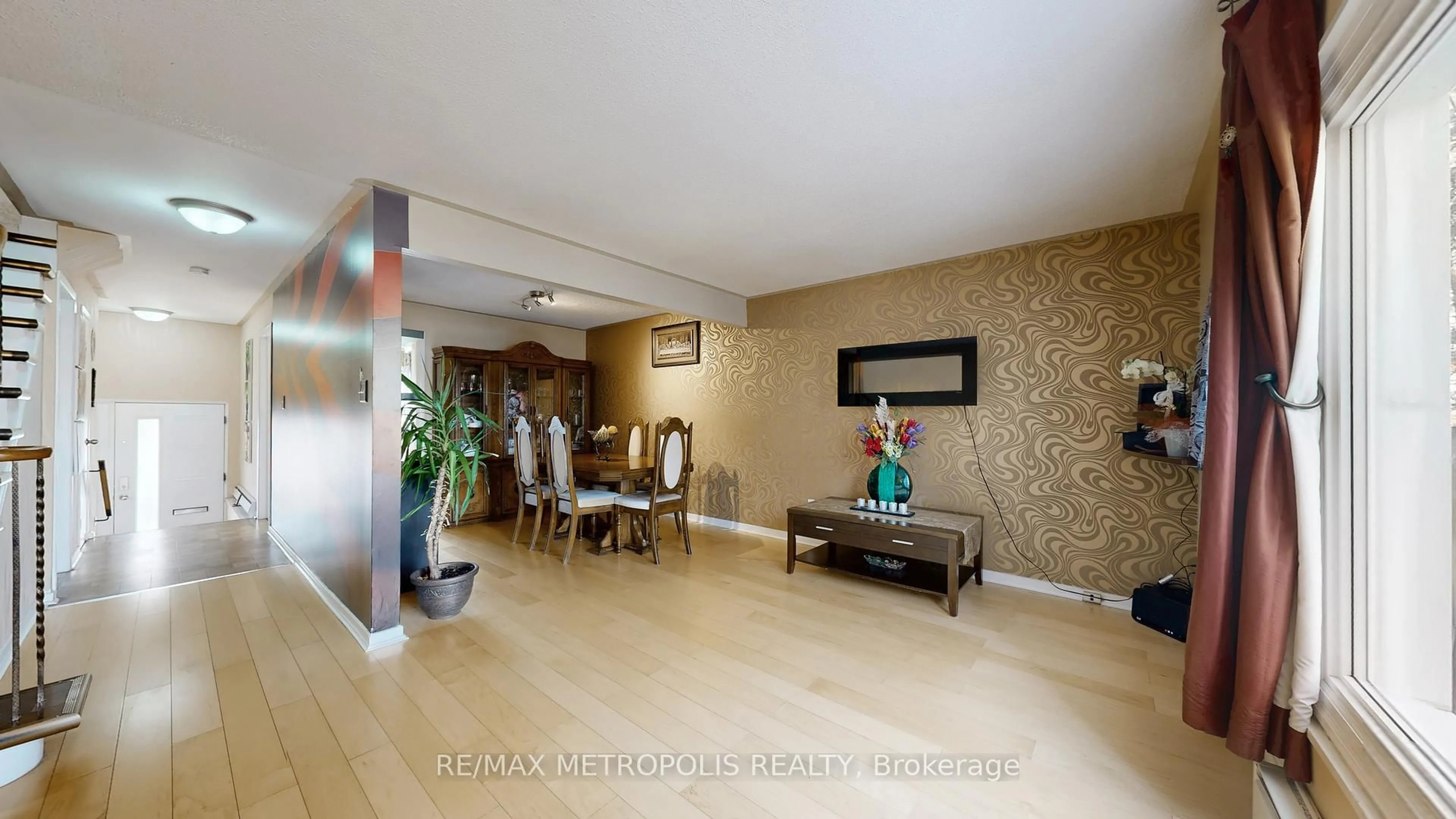 Lobby for 13 Candy Court Way #13, Toronto Ontario M2R 2Y7