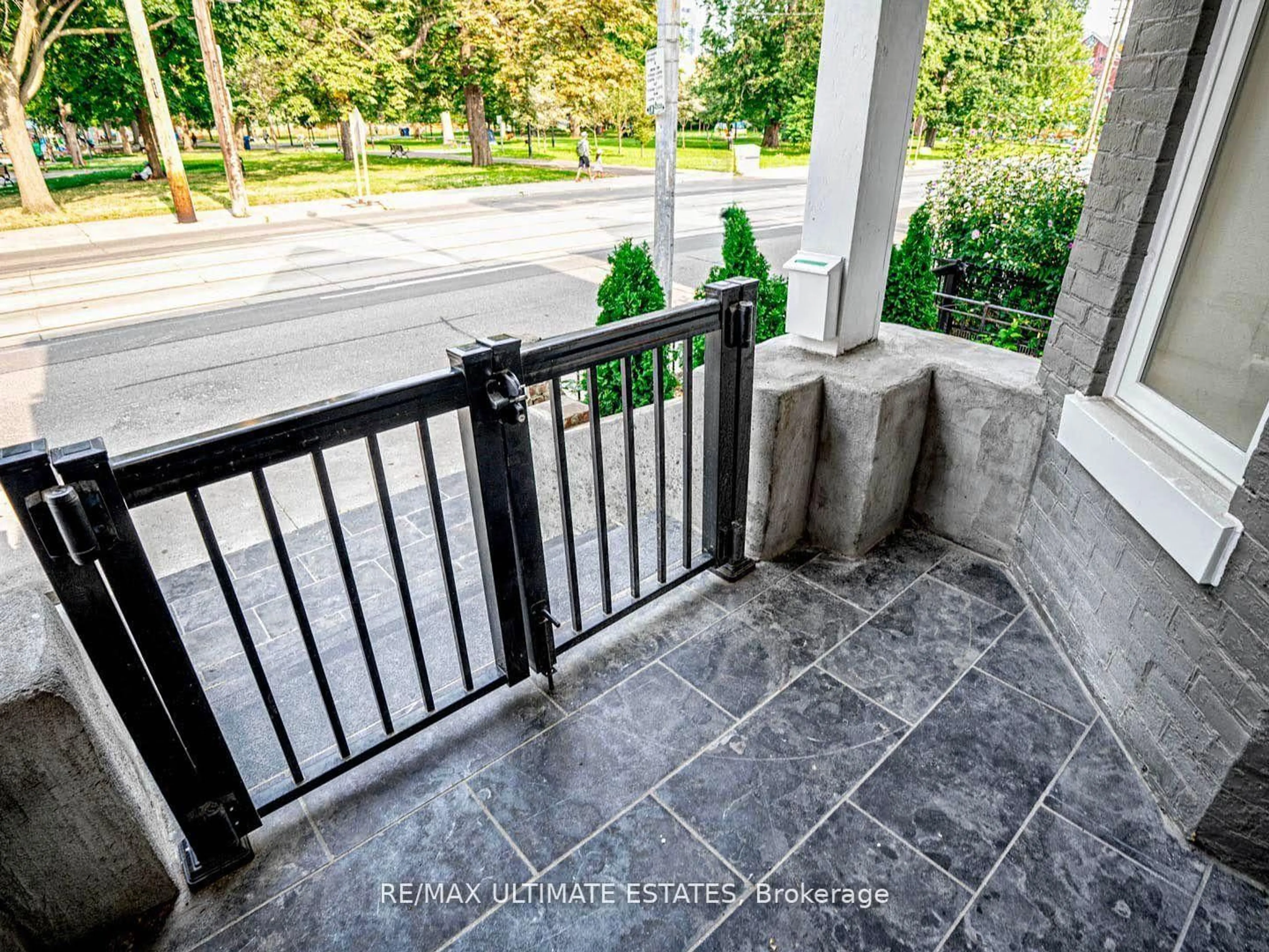 Unknown for 290 Bathurst St, Toronto Ontario M5T 2S3