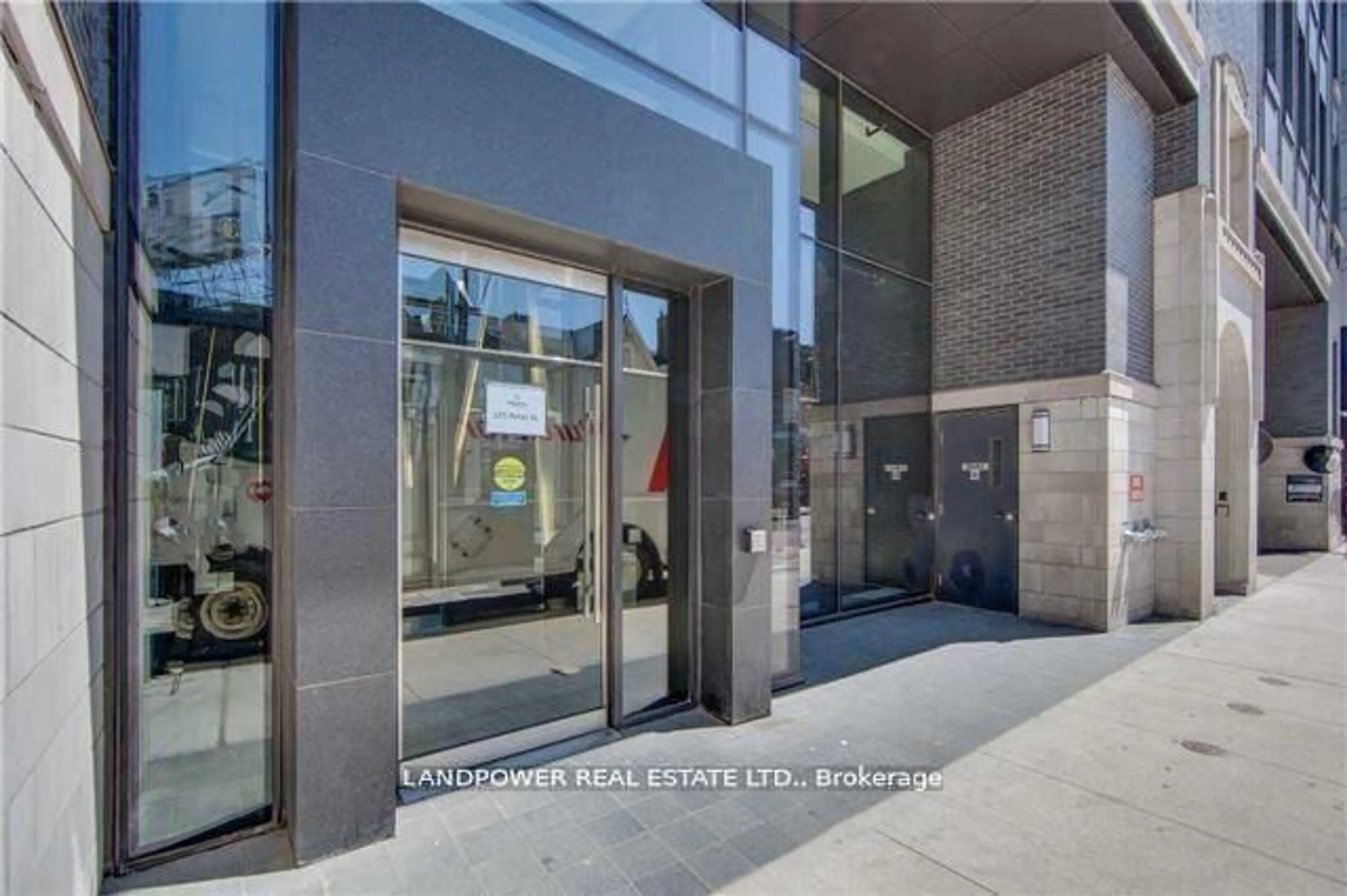 Indoor foyer for 125 Peter St #1612, Toronto Ontario M5V 0M2