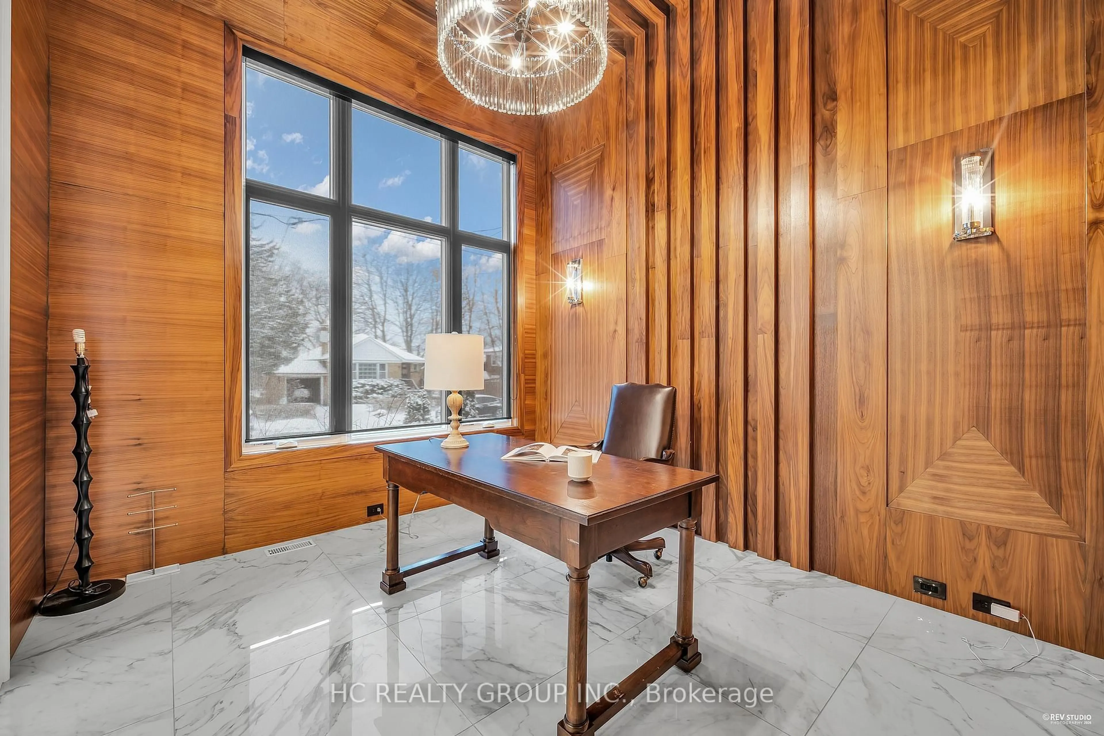 Dining room, wood/laminate floor for 92 Glen Rush Blvd, Toronto Ontario M5N 2V1