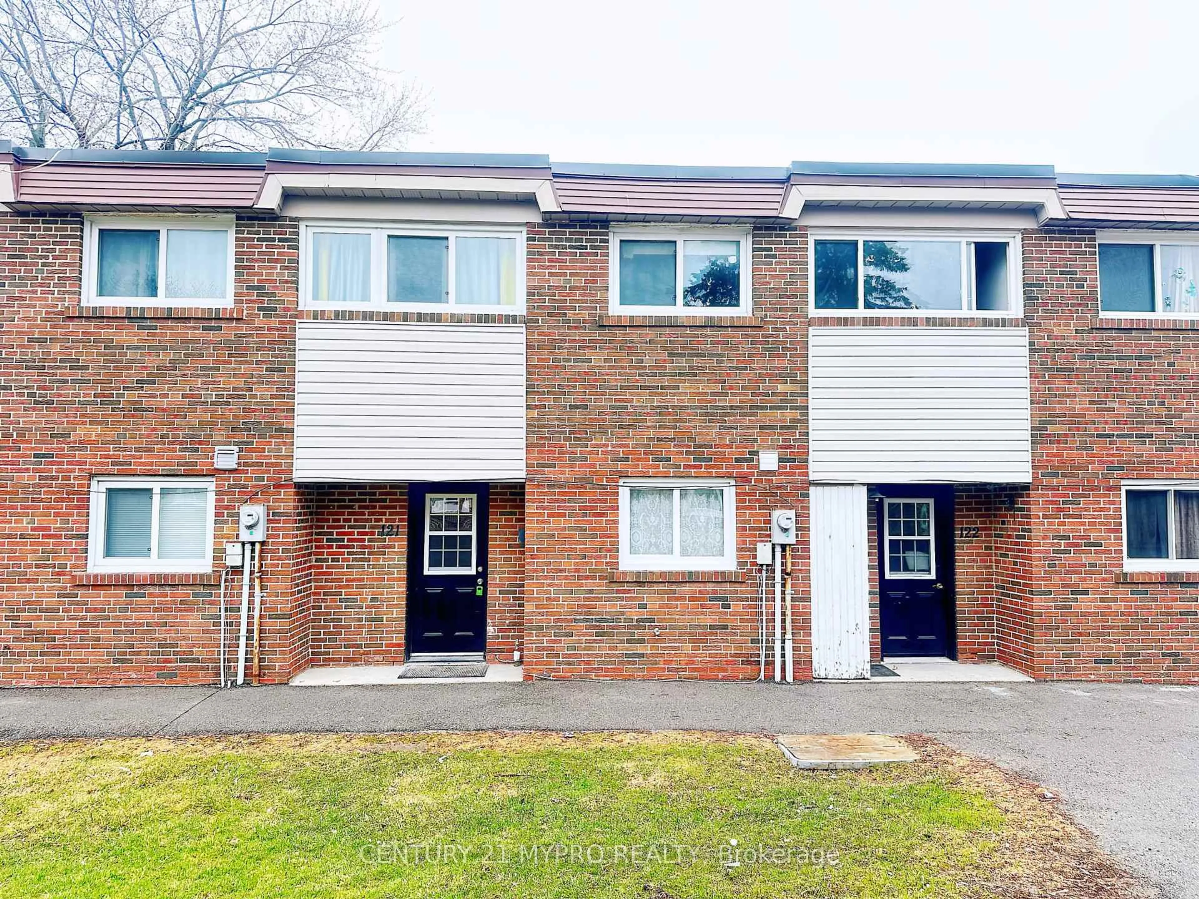 A pic from outside/outdoor area/front of a property/back of a property/a pic from drone, street for 67 godstone Rd #121, Toronto Ontario M2J 3C8