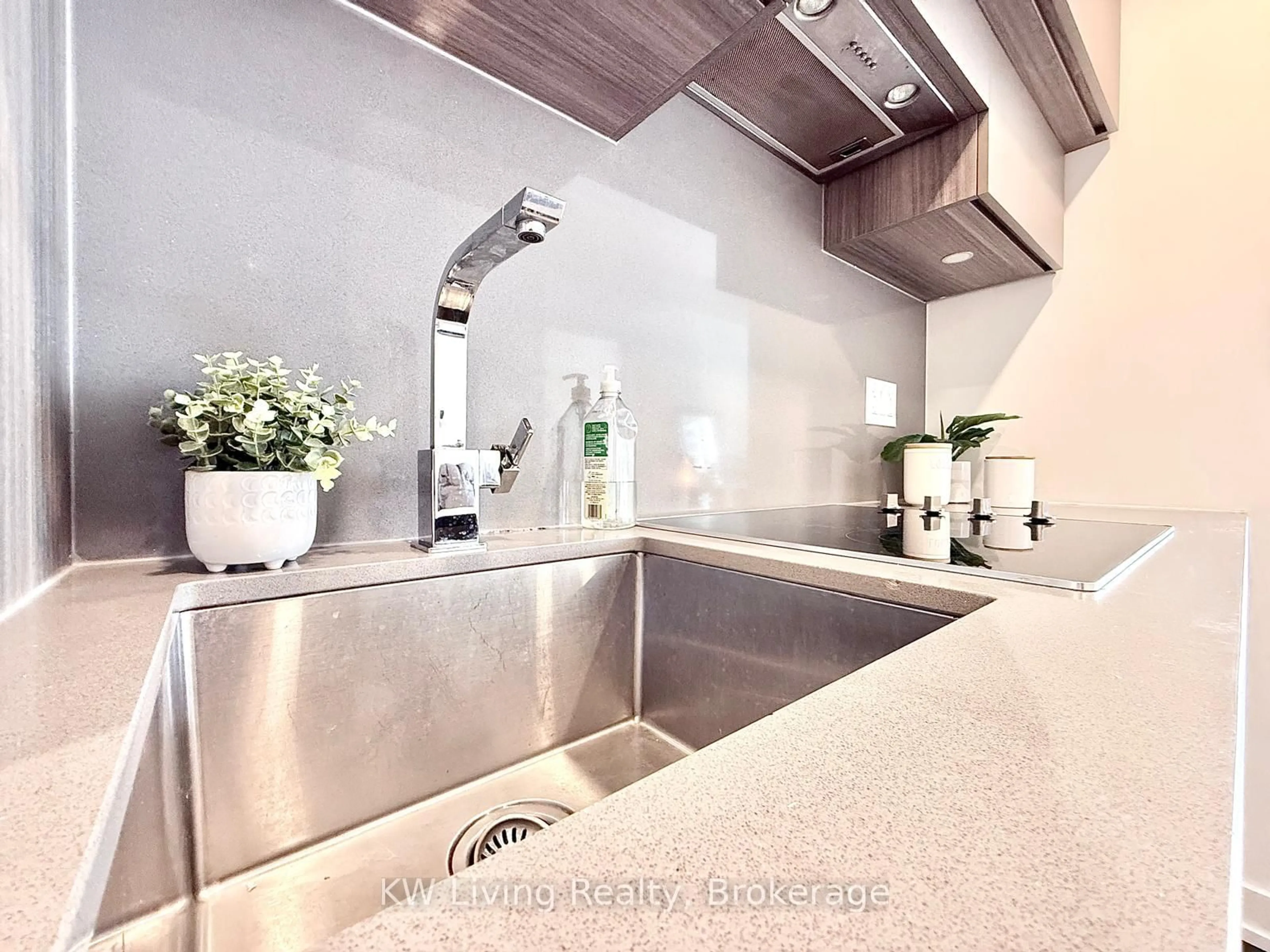 Contemporary kitchen, unknown for 39 Roehampton Ave #701, Toronto Ontario M4P 0G1