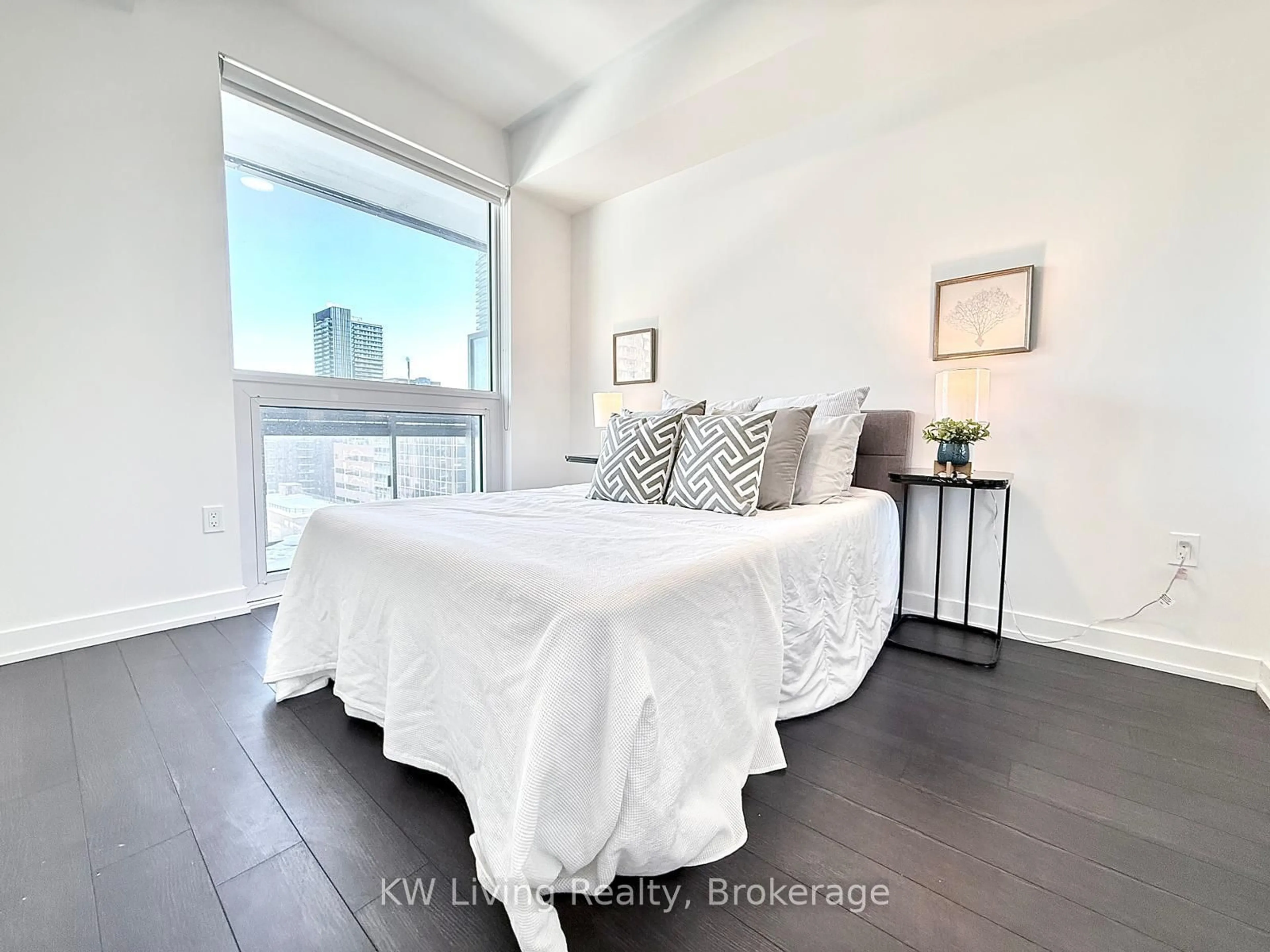 Bedroom with bed, wood/laminate floor for 39 Roehampton Ave #701, Toronto Ontario M4P 0G1
