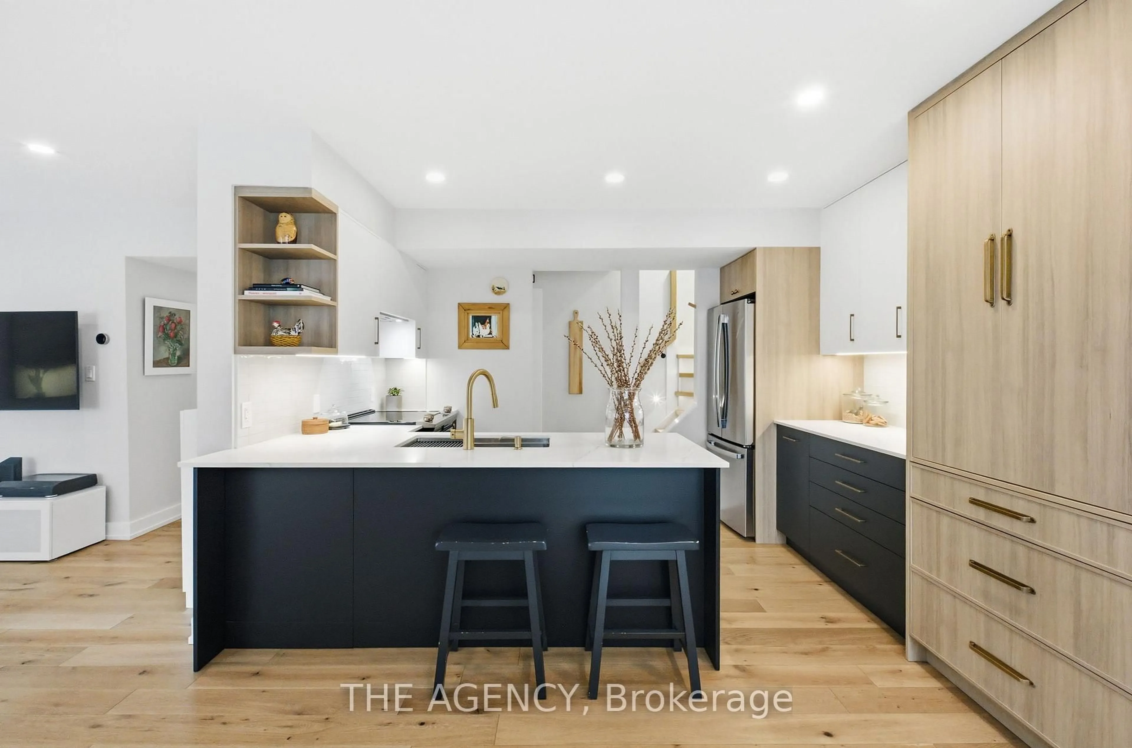 Open concept kitchen, unknown for 208 Niagara St #26, Toronto Ontario M6J 3W5