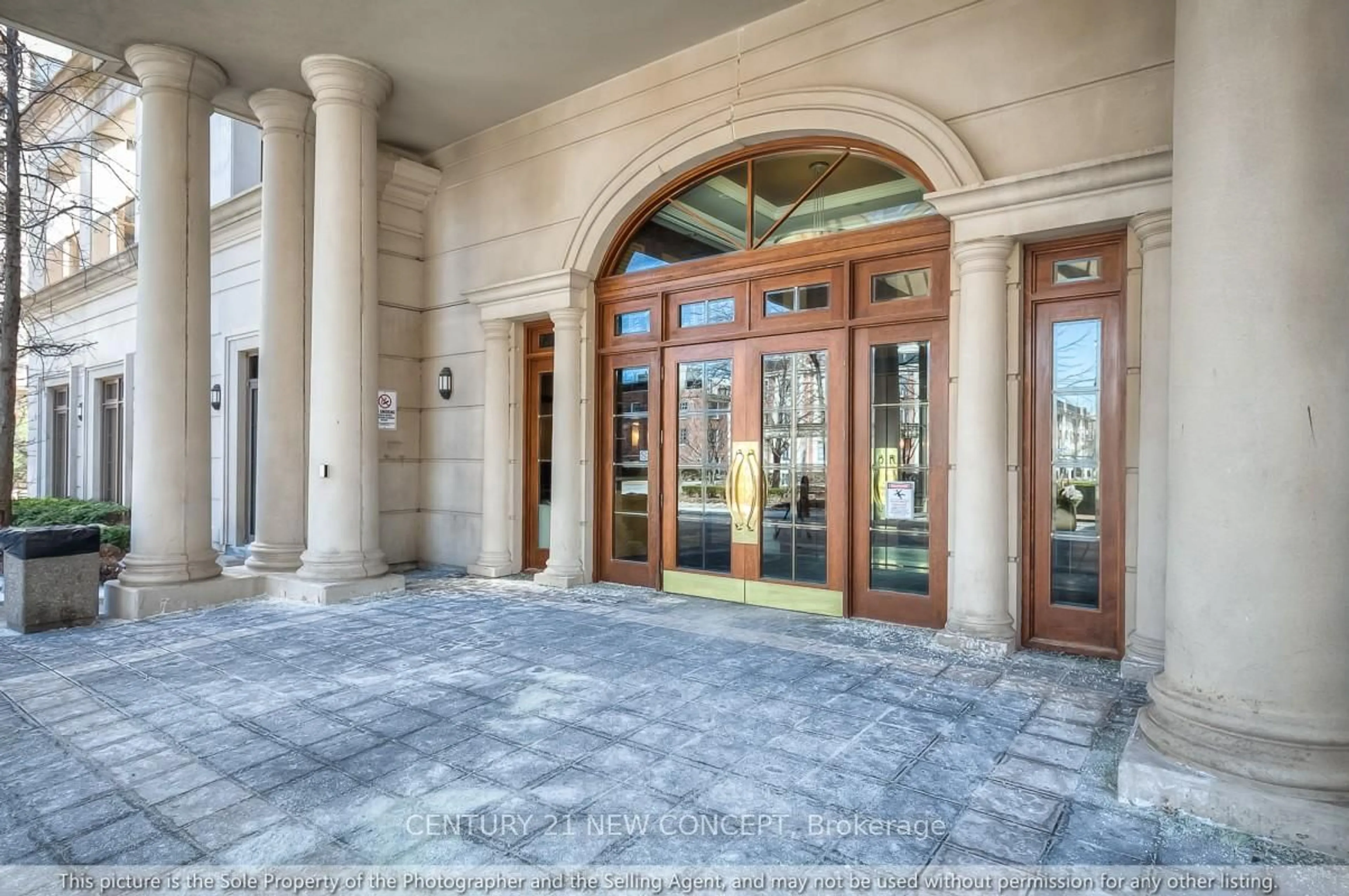 Indoor entryway for 78 Harrison Garden Blvd #204, Toronto Ontario M2N 7E2