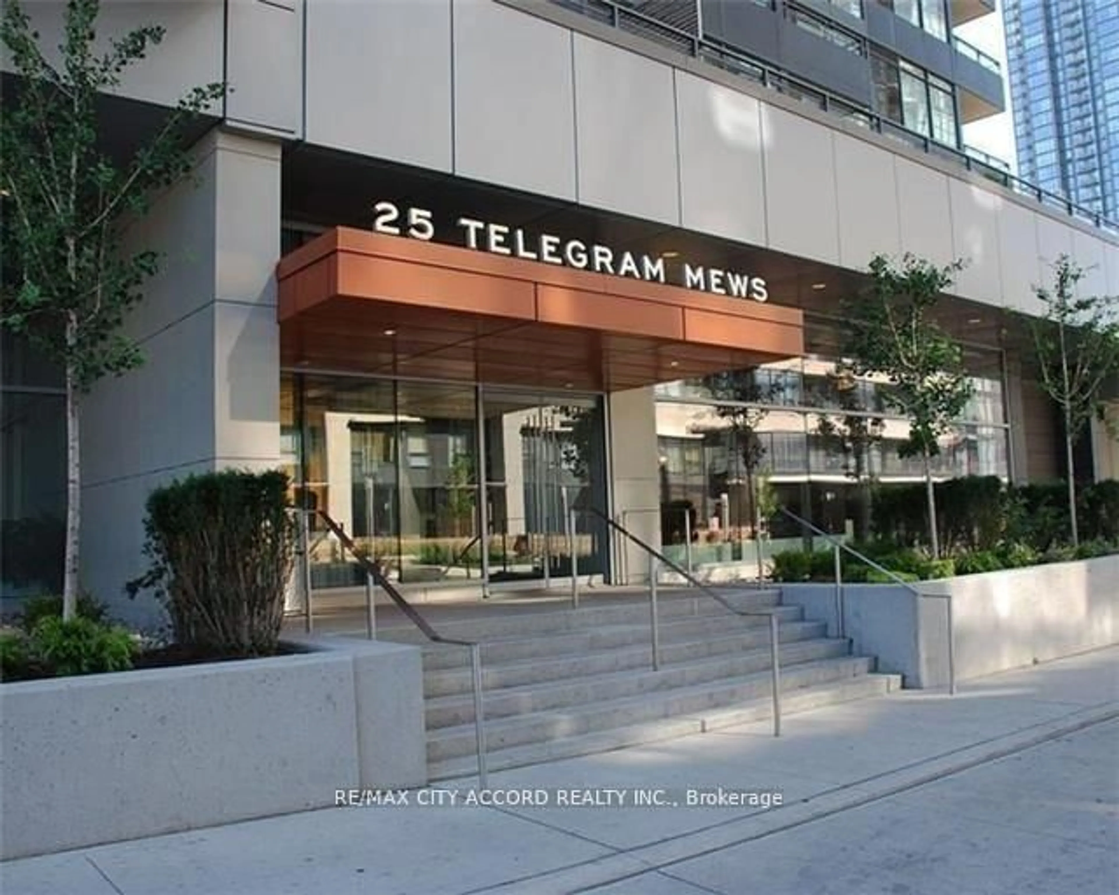 Indoor foyer for 25 Telegram Mews #616, Toronto Ontario M5V 3Z9