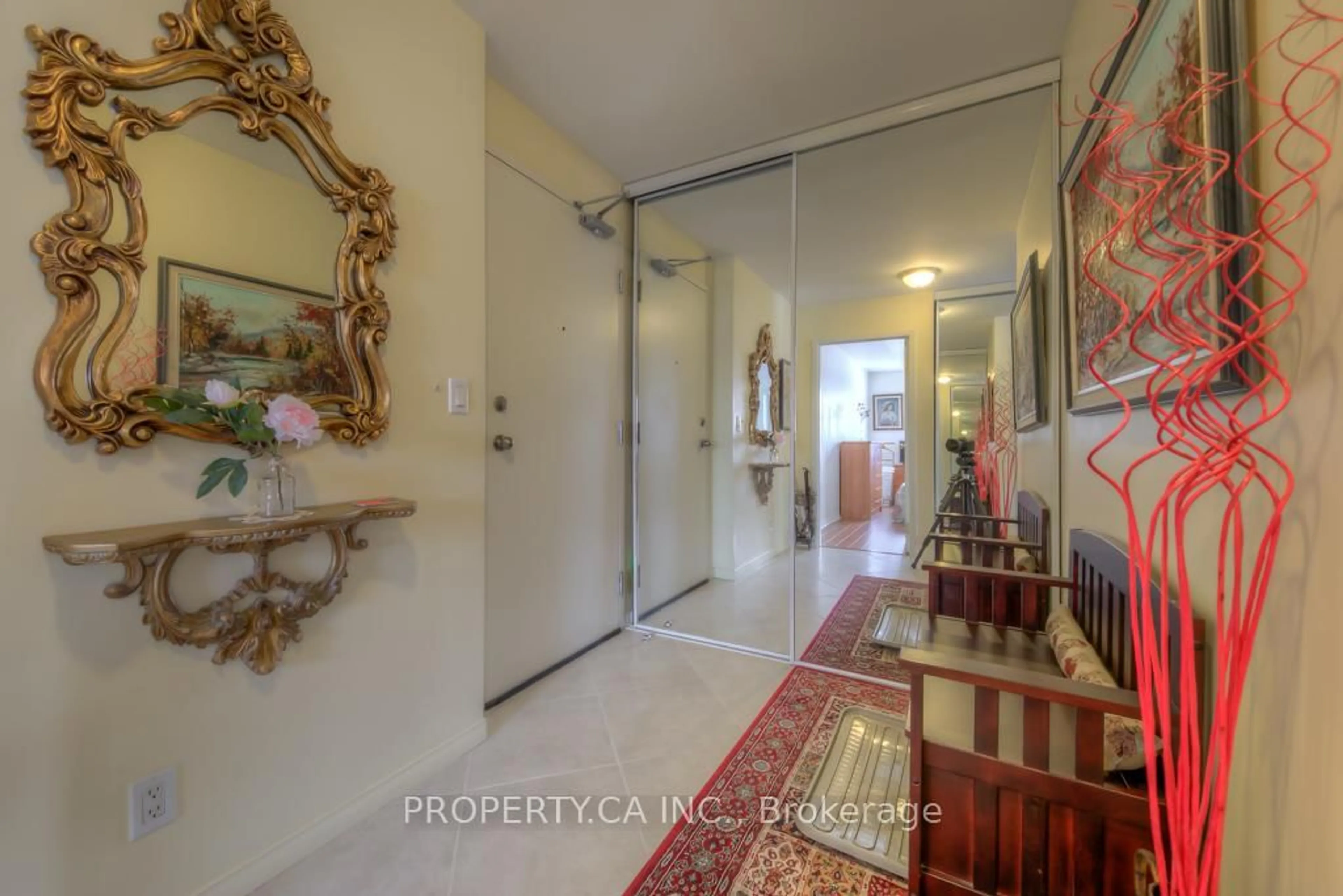 Indoor entryway for 778 Sheppard Ave #301, Toronto Ontario M3H 6B7